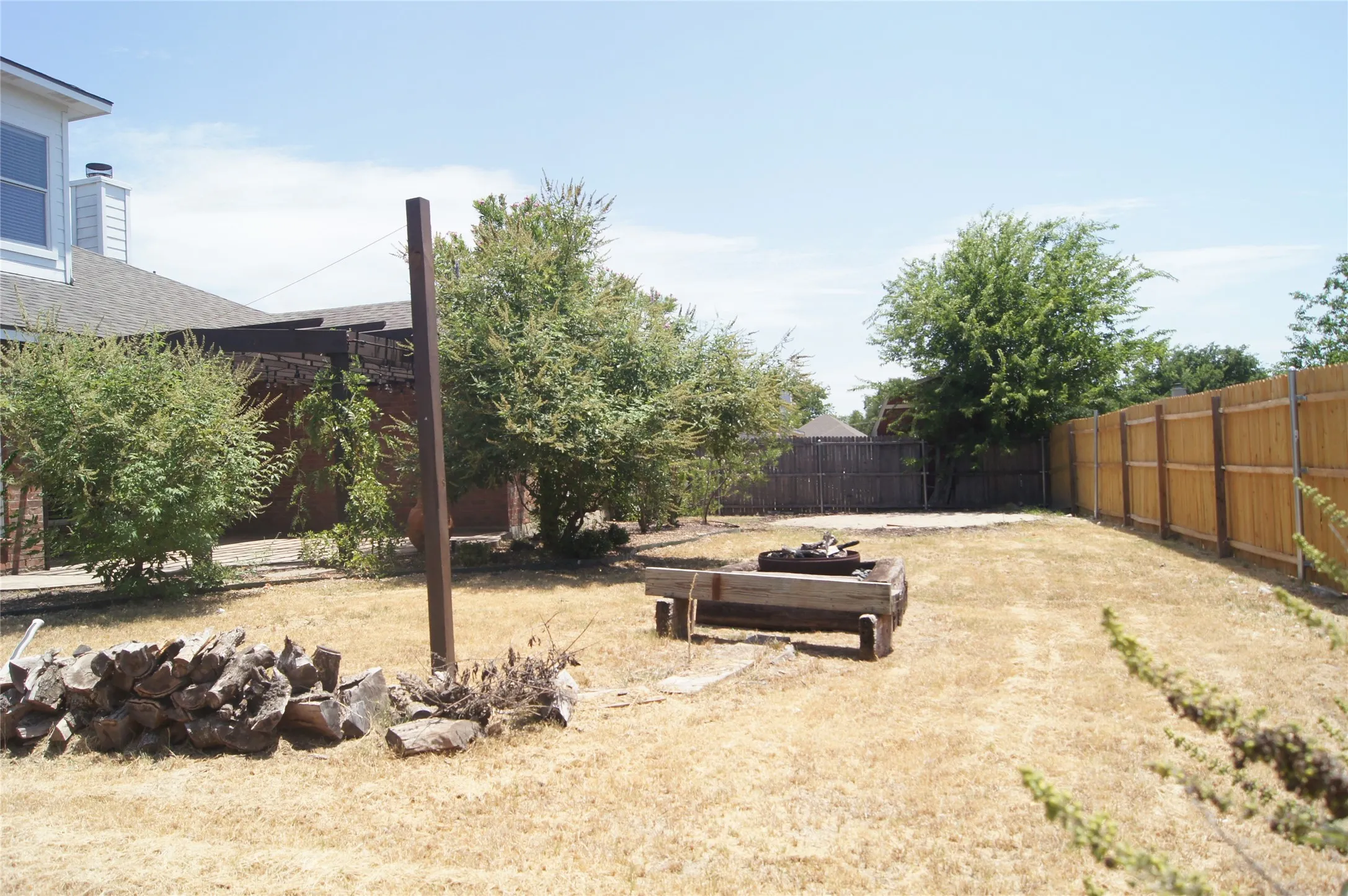 Single Family Residence For Rent in Parker County , 313 Smyth Street, Aledo, Texas 76008, 3 Bedroom, 3 Bathroom, 2 Garage spaces, 2,088 Sqft, built in 2005, mls#21385112, Real Estate Agent in Aledo, Homes For Rent in Parker county, Homes For Rent in Aledo, Realtor in Aledo Texas, Real Estate Brokerage Independent Realty Texas, Luminita Cordes Realtor