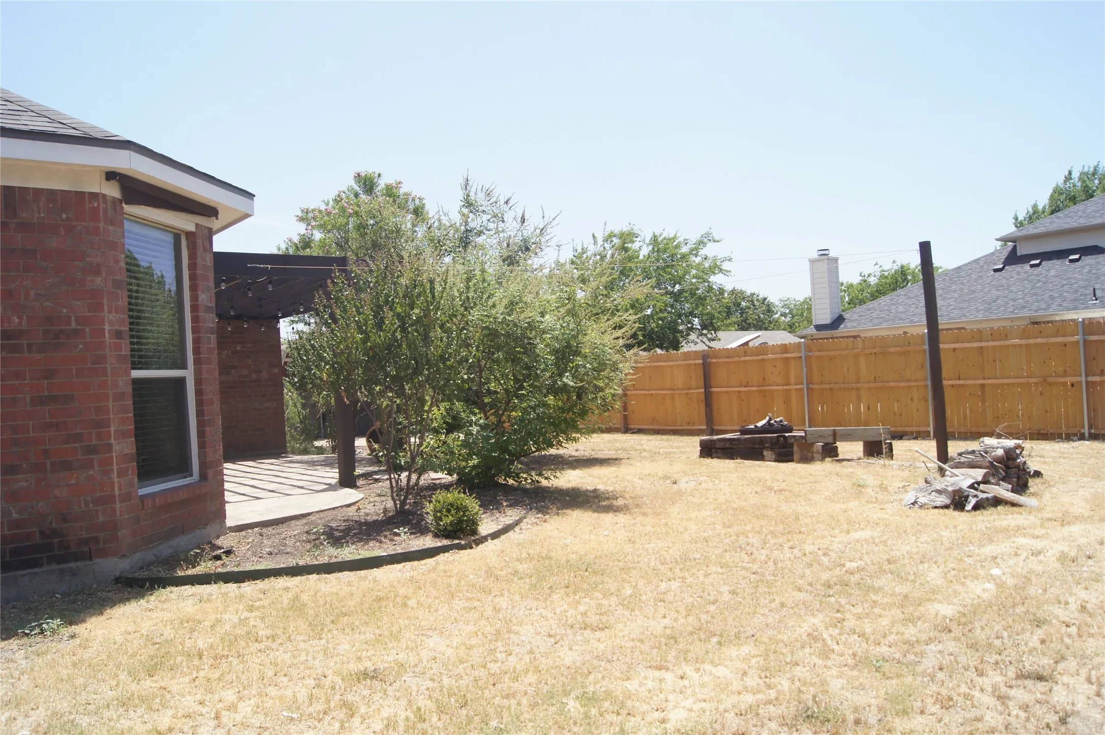 Single Family Residence For Rent in Parker County , 313 Smyth Street, Aledo, Texas 76008, 3 Bedroom, 3 Bathroom, 2 Garage spaces, 2,088 Sqft, built in 2005, mls#21385112, Real Estate Agent in Aledo, Homes For Rent in Parker county, Homes For Rent in Aledo, Realtor in Aledo Texas, Real Estate Brokerage Independent Realty Texas, Luminita Cordes Realtor