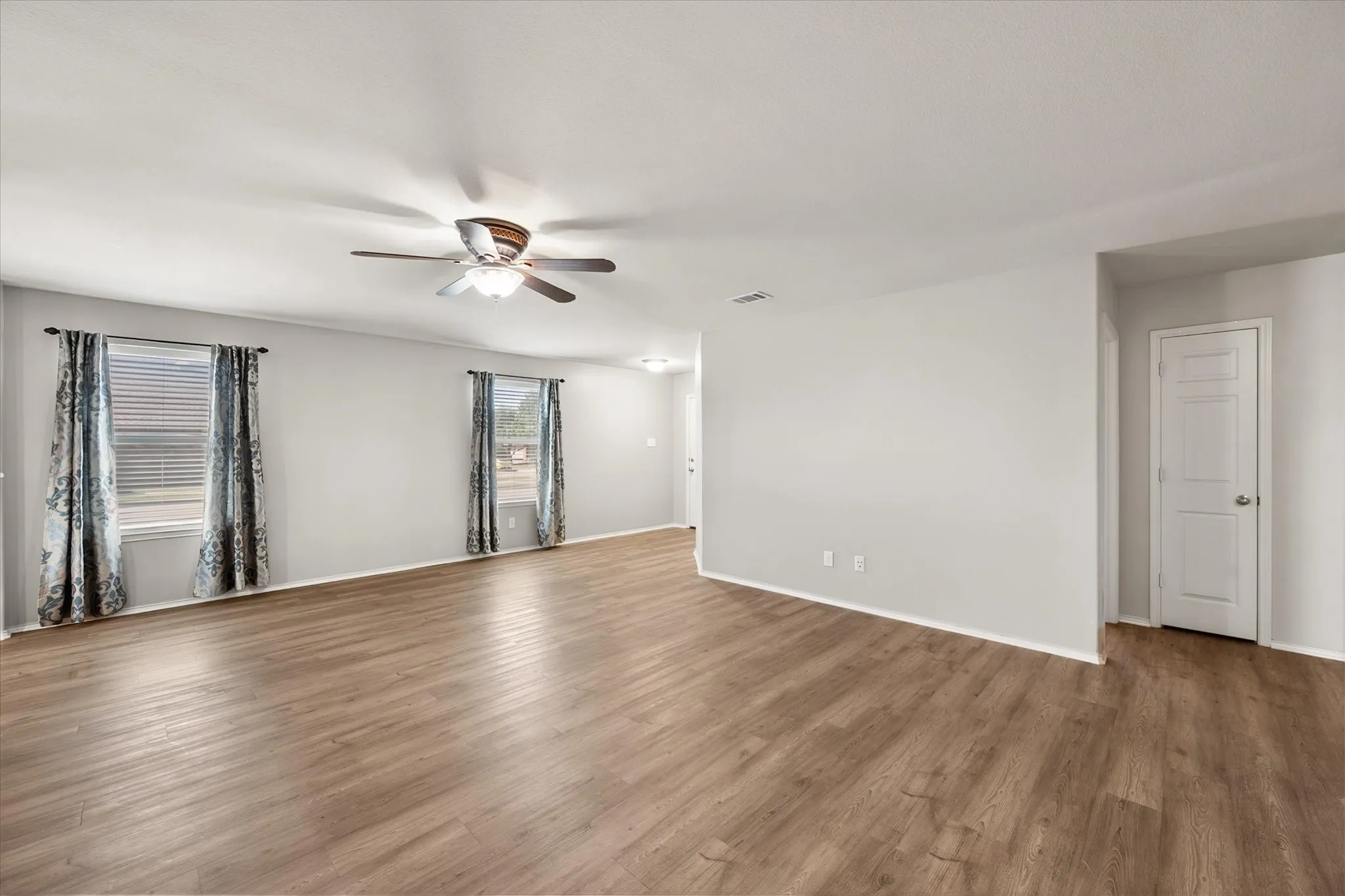 Single Family Residence For Sale in Tarrant County , 9100 Noontide Drive, Fort Worth, Texas 76179, 3 Bedroom, 2 Bathroom, 2 Garage spaces, 1,515 Sqft, built in 2011, mls#21380287, Real Estate Agent in Fort Worth, Homes For Sale in Tarrant county, Homes For Sale in Fort Worth, Realtor in Fort Worth Texas, Real Estate Brokerage Independent Realty Texas, Luminita Cordes Realtor