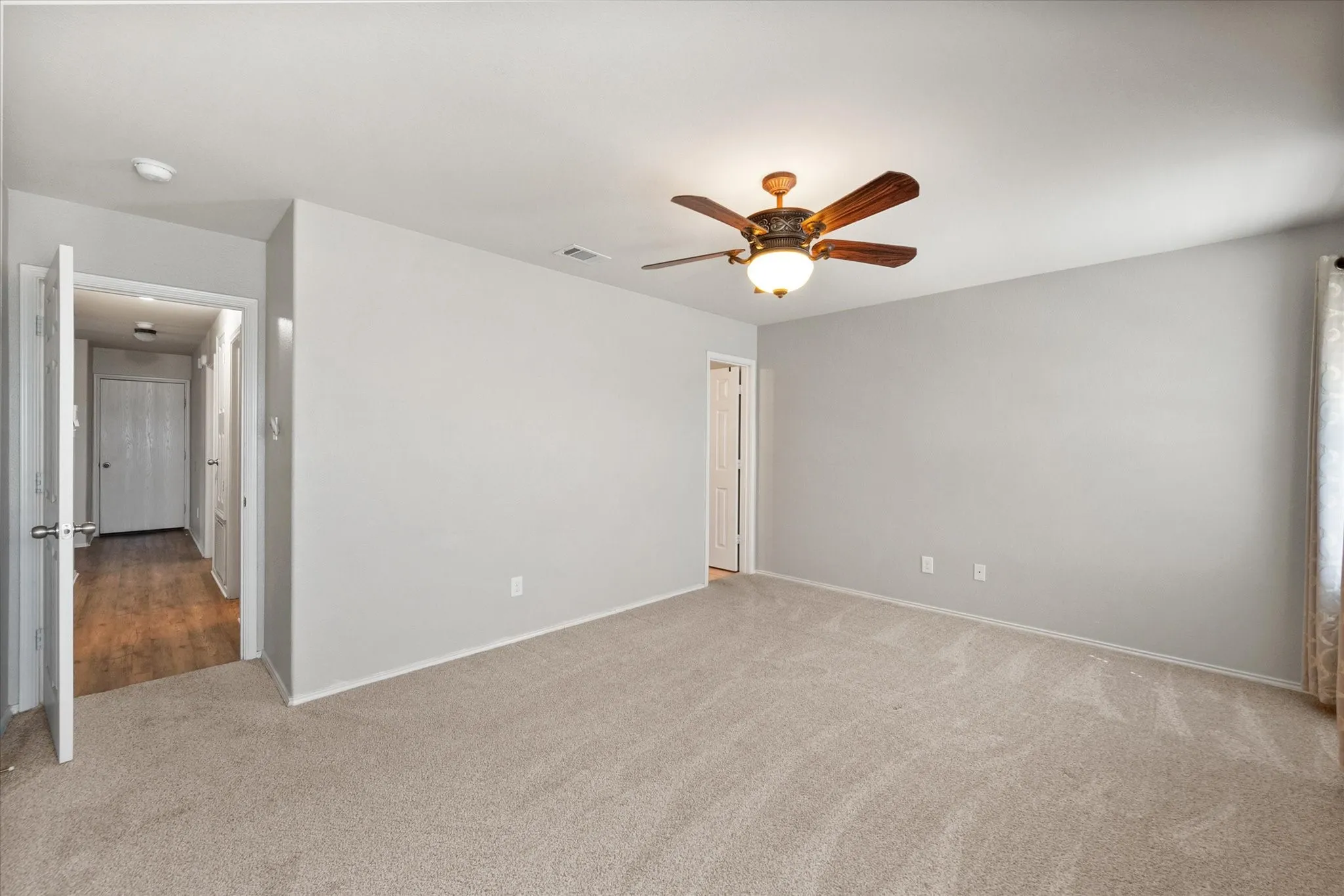 Single Family Residence For Sale in Tarrant County , 9100 Noontide Drive, Fort Worth, Texas 76179, 3 Bedroom, 2 Bathroom, 2 Garage spaces, 1,515 Sqft, built in 2011, mls#21380287, Real Estate Agent in Fort Worth, Homes For Sale in Tarrant county, Homes For Sale in Fort Worth, Realtor in Fort Worth Texas, Real Estate Brokerage Independent Realty Texas, Luminita Cordes Realtor