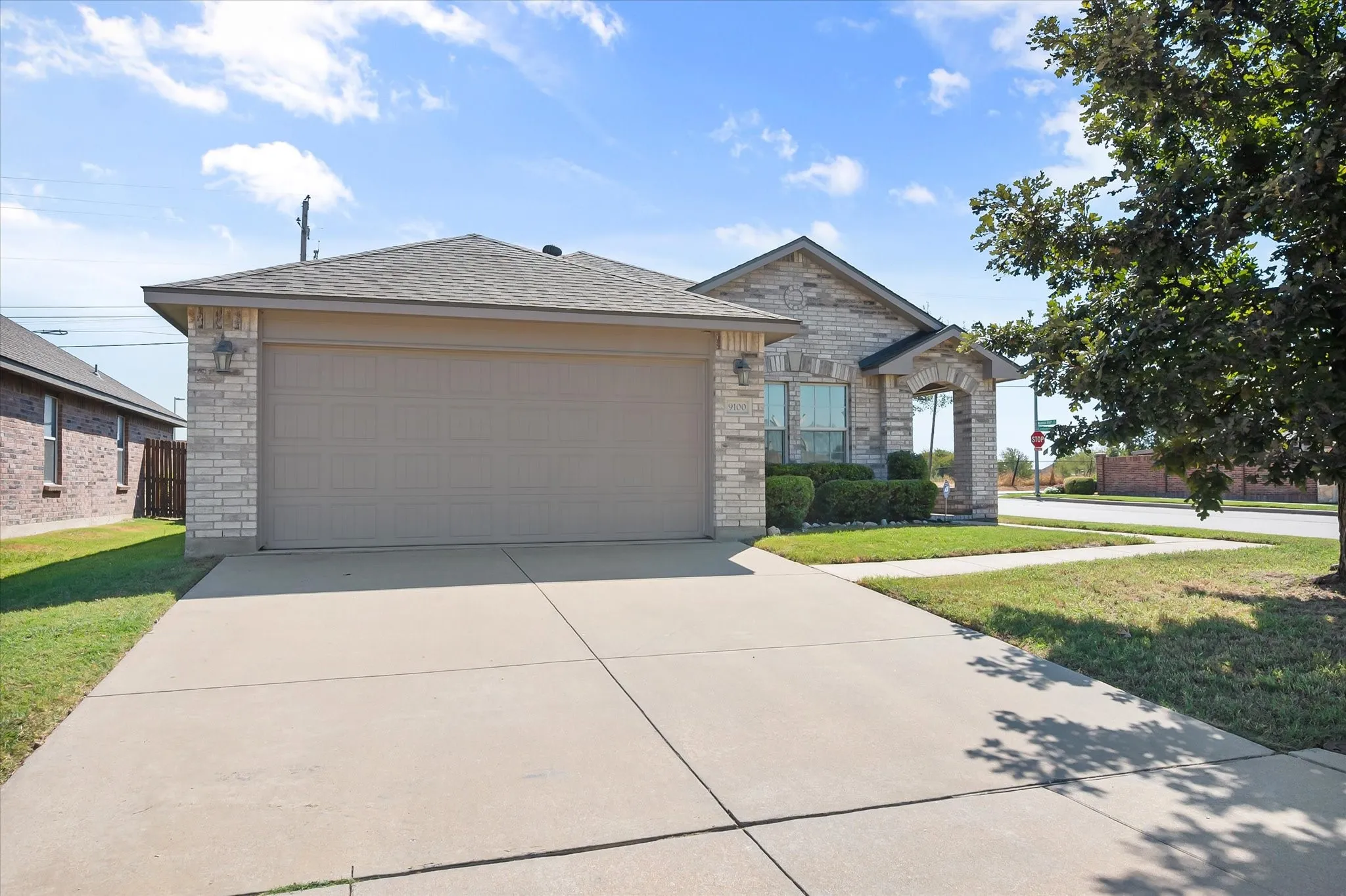 Single Family Residence For Sale in Tarrant County , 9100 Noontide Drive, Fort Worth, Texas 76179, 3 Bedroom, 2 Bathroom, 2 Garage spaces, 1,515 Sqft, built in 2011, mls#21380287, Real Estate Agent in Fort Worth, Homes For Sale in Tarrant county, Homes For Sale in Fort Worth, Realtor in Fort Worth Texas, Real Estate Brokerage Independent Realty Texas, Luminita Cordes Realtor