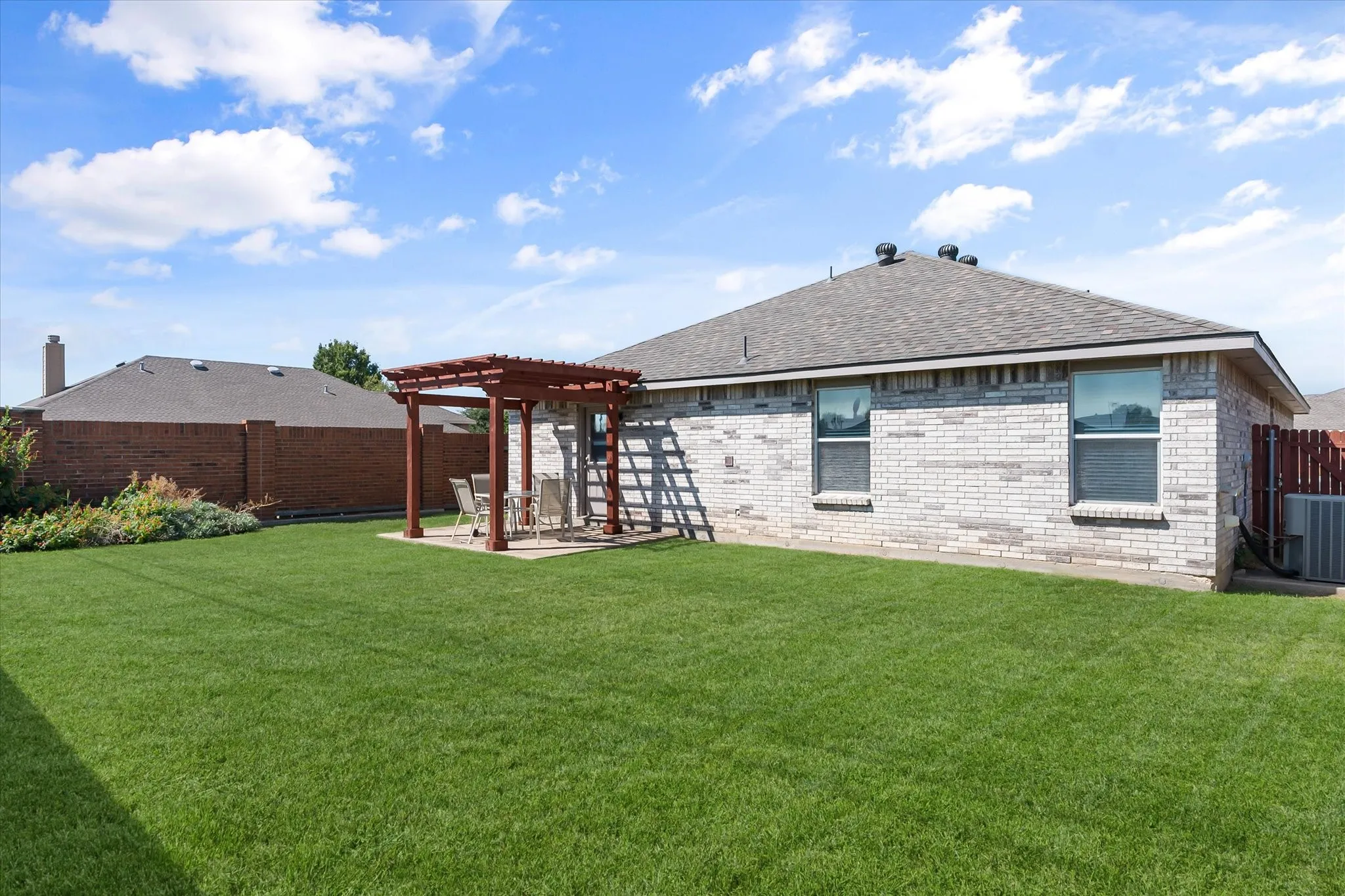 Single Family Residence For Sale in Tarrant County , 9100 Noontide Drive, Fort Worth, Texas 76179, 3 Bedroom, 2 Bathroom, 2 Garage spaces, 1,515 Sqft, built in 2011, mls#21380287, Real Estate Agent in Fort Worth, Homes For Sale in Tarrant county, Homes For Sale in Fort Worth, Realtor in Fort Worth Texas, Real Estate Brokerage Independent Realty Texas, Luminita Cordes Realtor