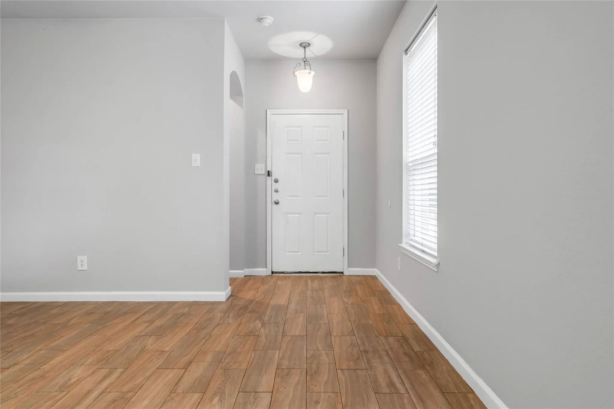 Townhouse For Rent in Dallas County , 1133 Jamie Drive, Grand Prairie, Texas 75052, 4 Bedroom, 3 Bathroom, 2 Garage spaces, 1,724 Sqft, built in 2007, mls#21383791, Real Estate Agent in Grand Prairie, Homes For Rent in Dallas county, Homes For Rent in Grand Prairie, Realtor in Grand Prairie Texas, Real Estate Brokerage Independent Realty Texas, Luminita Cordes Realtor