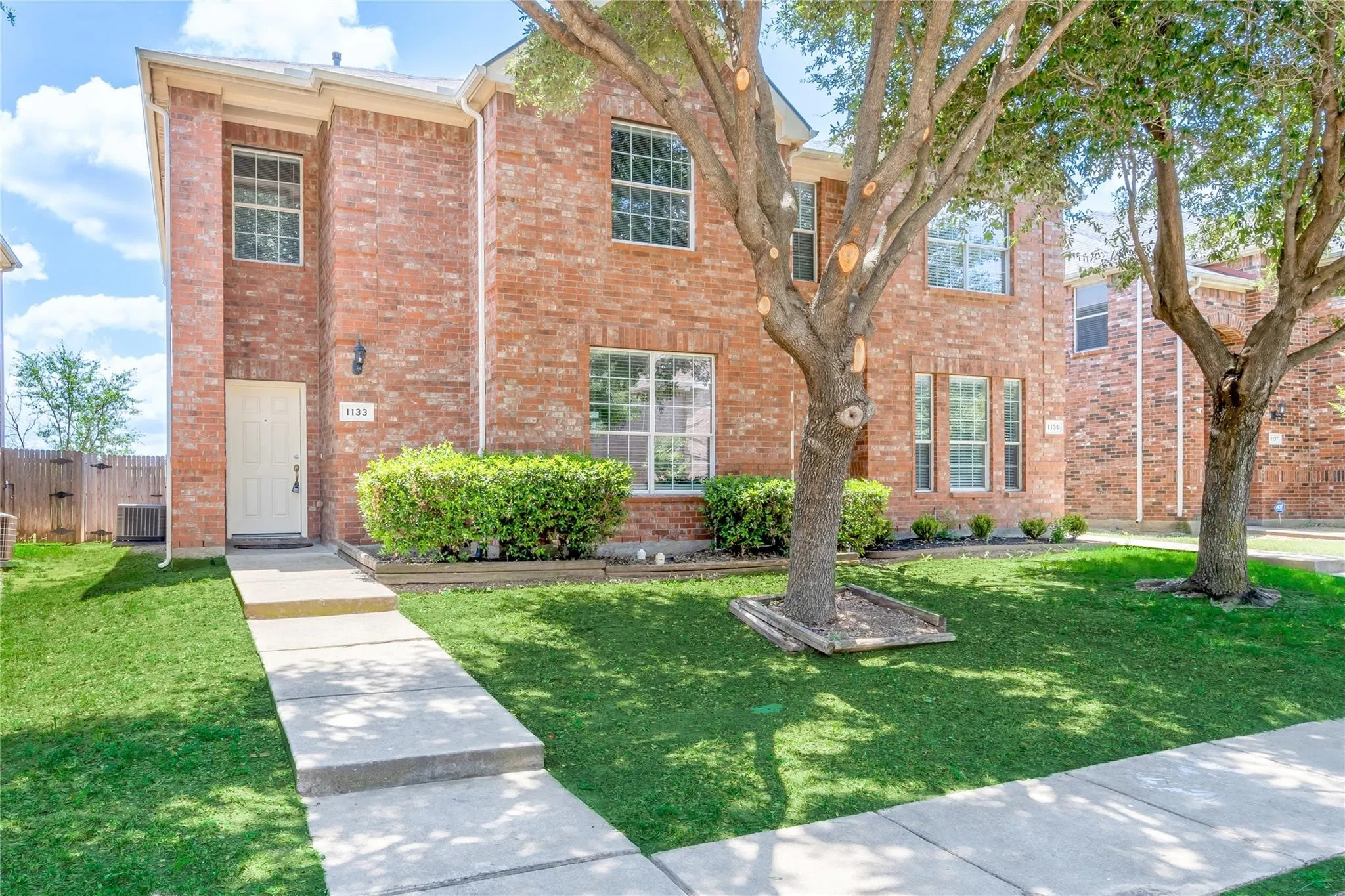 Townhouse For Rent in Dallas County , 1133 Jamie Drive, Grand Prairie, Texas 75052, 4 Bedroom, 3 Bathroom, 2 Garage spaces, 1,724 Sqft, built in 2007, mls#21383791, Real Estate Agent in Grand Prairie, Homes For Rent in Dallas county, Homes For Rent in Grand Prairie, Realtor in Grand Prairie Texas, Real Estate Brokerage Independent Realty Texas, Luminita Cordes Realtor