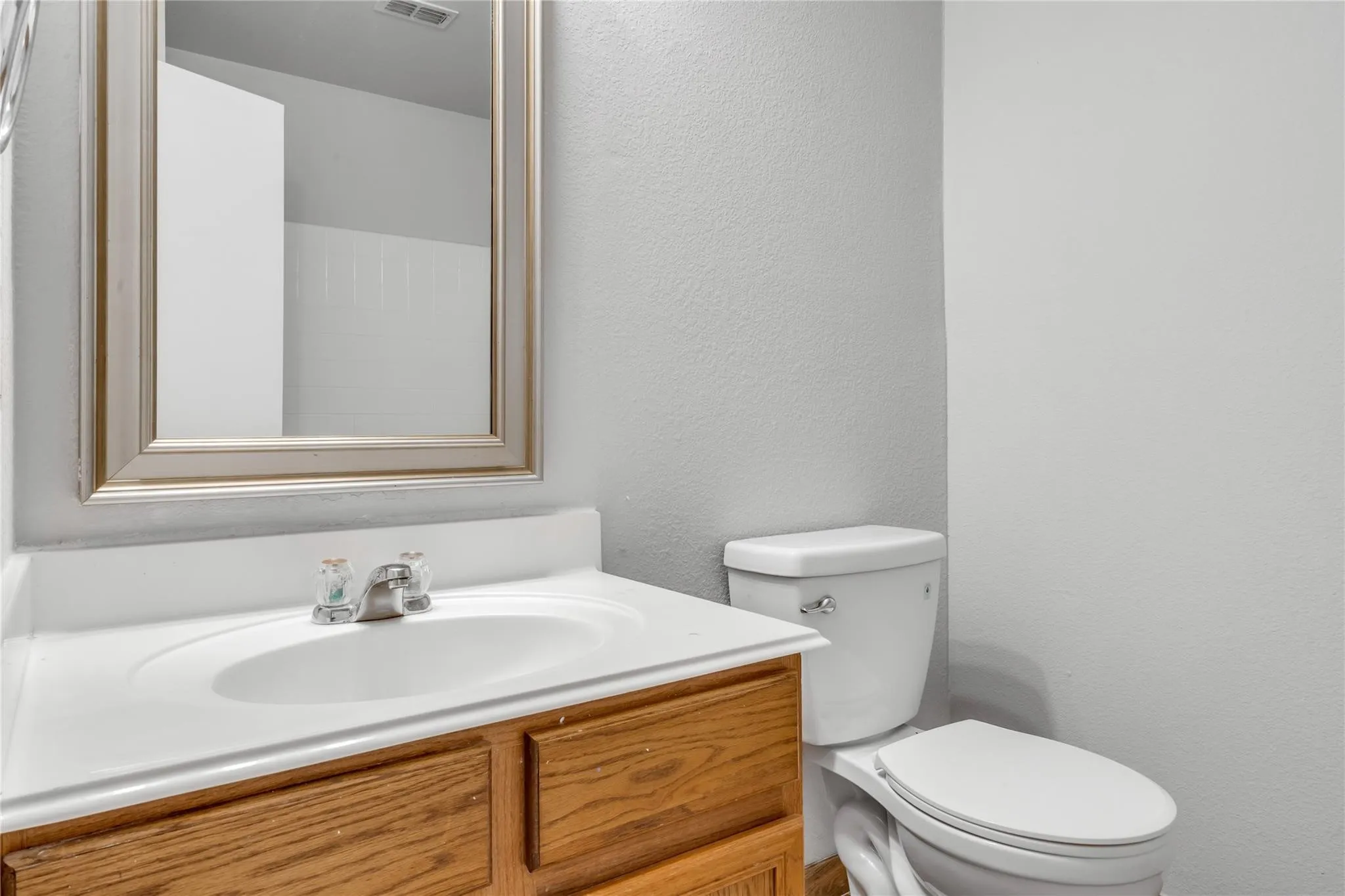 Townhouse For Rent in Dallas County , 1133 Jamie Drive, Grand Prairie, Texas 75052, 4 Bedroom, 3 Bathroom, 2 Garage spaces, 1,724 Sqft, built in 2007, mls#21383791, Real Estate Agent in Grand Prairie, Homes For Rent in Dallas county, Homes For Rent in Grand Prairie, Realtor in Grand Prairie Texas, Real Estate Brokerage Independent Realty Texas, Luminita Cordes Realtor