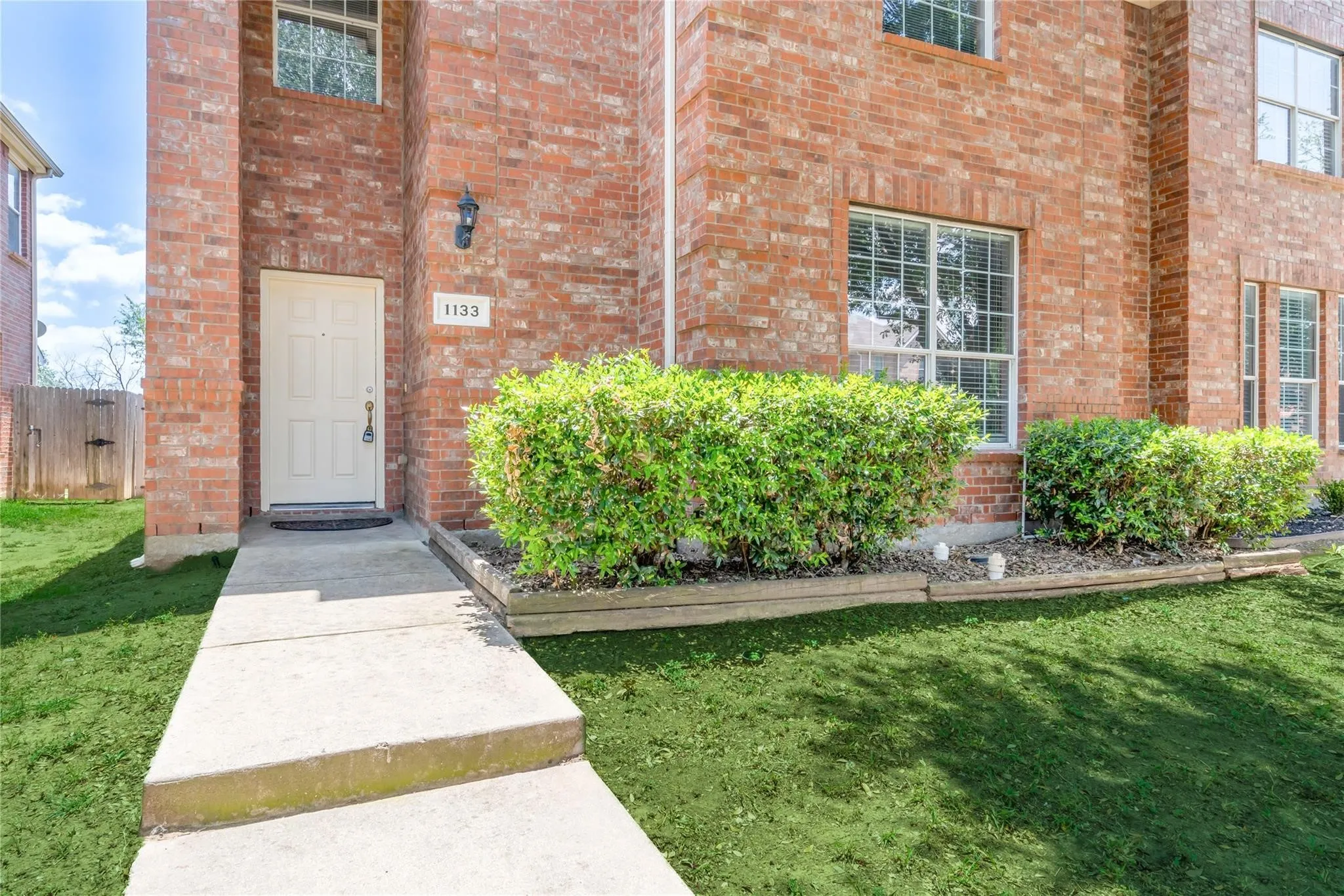 Townhouse For Rent in Dallas County , 1133 Jamie Drive, Grand Prairie, Texas 75052, 4 Bedroom, 3 Bathroom, 2 Garage spaces, 1,724 Sqft, built in 2007, mls#21383791, Real Estate Agent in Grand Prairie, Homes For Rent in Dallas county, Homes For Rent in Grand Prairie, Realtor in Grand Prairie Texas, Real Estate Brokerage Independent Realty Texas, Luminita Cordes Realtor