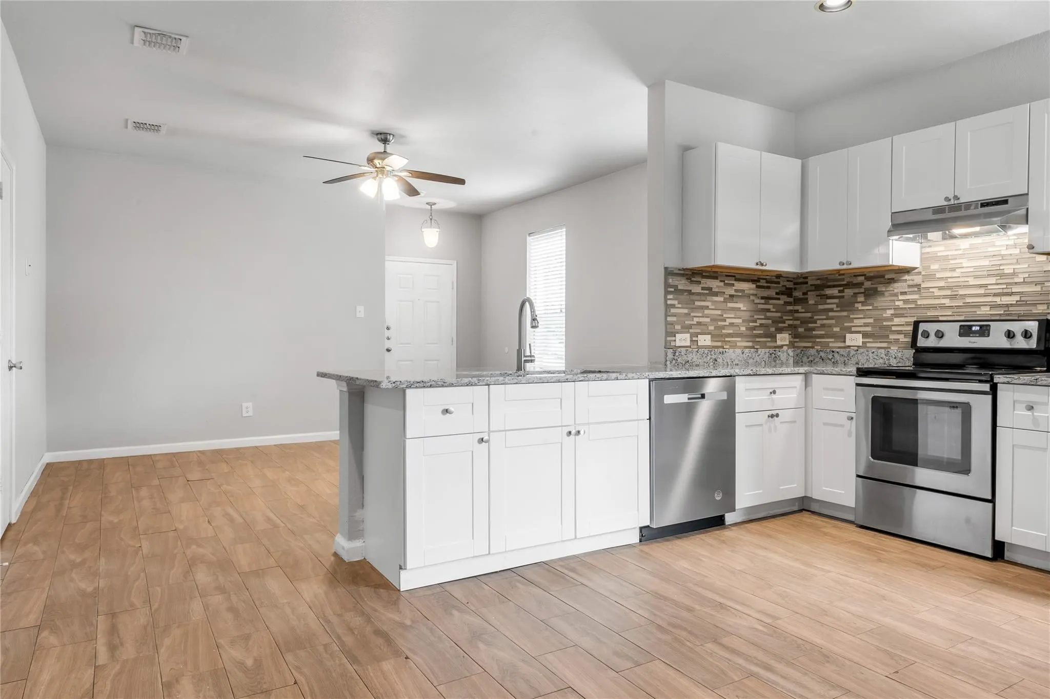 Townhouse For Rent in Dallas County , 1133 Jamie Drive, Grand Prairie, Texas 75052, 4 Bedroom, 3 Bathroom, 2 Garage spaces, 1,724 Sqft, built in 2007, mls#21383791, Real Estate Agent in Grand Prairie, Homes For Rent in Dallas county, Homes For Rent in Grand Prairie, Realtor in Grand Prairie Texas, Real Estate Brokerage Independent Realty Texas, Luminita Cordes Realtor