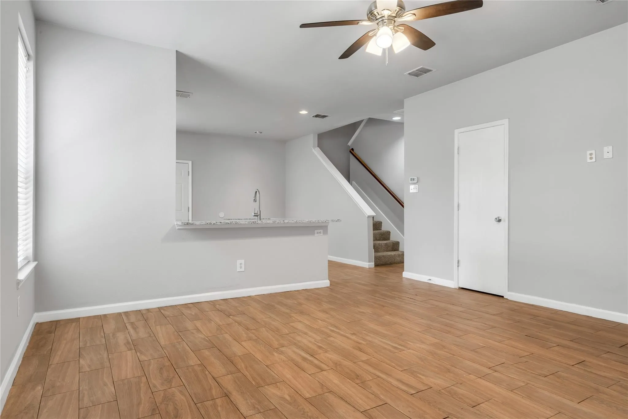 Townhouse For Rent in Dallas County , 1133 Jamie Drive, Grand Prairie, Texas 75052, 4 Bedroom, 3 Bathroom, 2 Garage spaces, 1,724 Sqft, built in 2007, mls#21383791, Real Estate Agent in Grand Prairie, Homes For Rent in Dallas county, Homes For Rent in Grand Prairie, Realtor in Grand Prairie Texas, Real Estate Brokerage Independent Realty Texas, Luminita Cordes Realtor