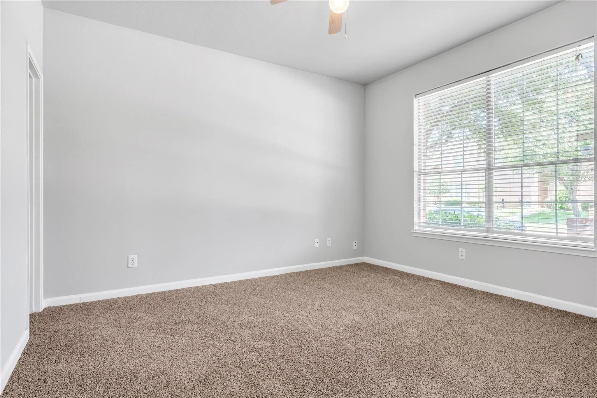 Townhouse For Rent in Dallas County , 1133 Jamie Drive, Grand Prairie, Texas 75052, 4 Bedroom, 3 Bathroom, 2 Garage spaces, 1,724 Sqft, built in 2007, mls#21383791, Real Estate Agent in Grand Prairie, Homes For Rent in Dallas county, Homes For Rent in Grand Prairie, Realtor in Grand Prairie Texas, Real Estate Brokerage Independent Realty Texas, Luminita Cordes Realtor