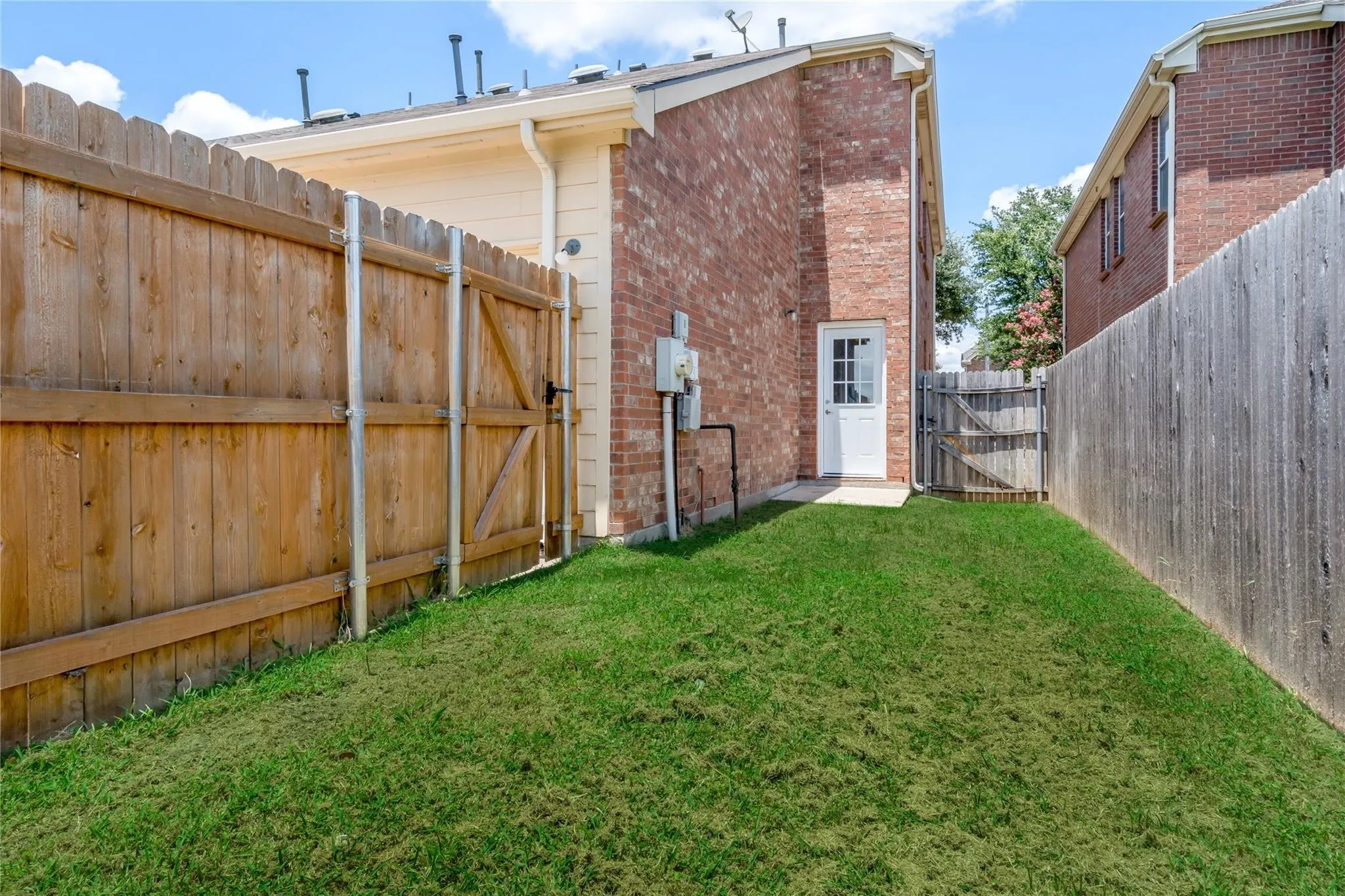 Townhouse For Rent in Dallas County , 1133 Jamie Drive, Grand Prairie, Texas 75052, 4 Bedroom, 3 Bathroom, 2 Garage spaces, 1,724 Sqft, built in 2007, mls#21383791, Real Estate Agent in Grand Prairie, Homes For Rent in Dallas county, Homes For Rent in Grand Prairie, Realtor in Grand Prairie Texas, Real Estate Brokerage Independent Realty Texas, Luminita Cordes Realtor