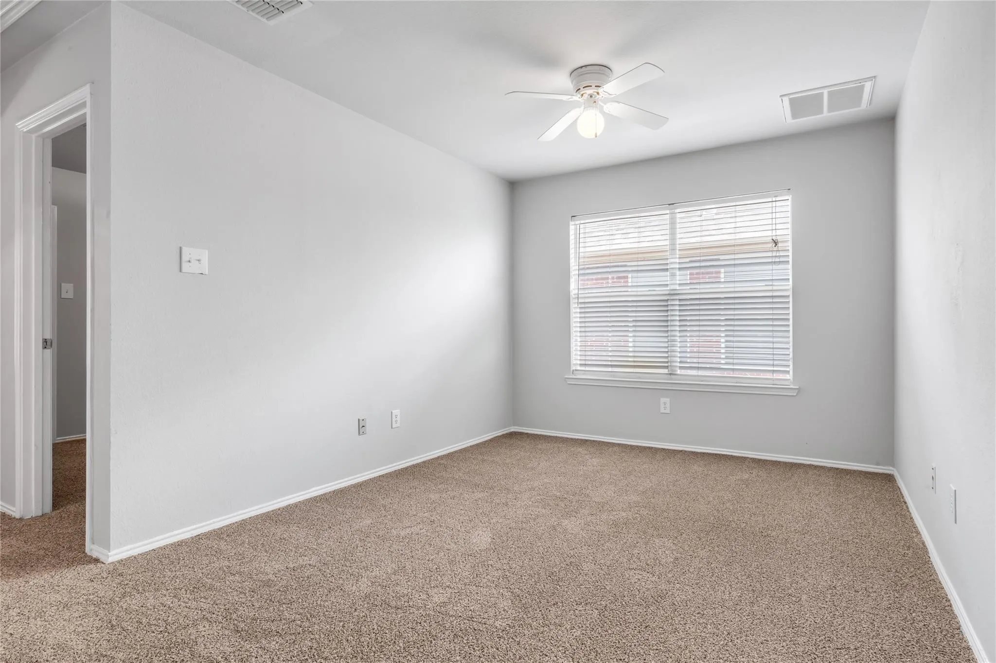 Townhouse For Rent in Dallas County , 1133 Jamie Drive, Grand Prairie, Texas 75052, 4 Bedroom, 3 Bathroom, 2 Garage spaces, 1,724 Sqft, built in 2007, mls#21383791, Real Estate Agent in Grand Prairie, Homes For Rent in Dallas county, Homes For Rent in Grand Prairie, Realtor in Grand Prairie Texas, Real Estate Brokerage Independent Realty Texas, Luminita Cordes Realtor