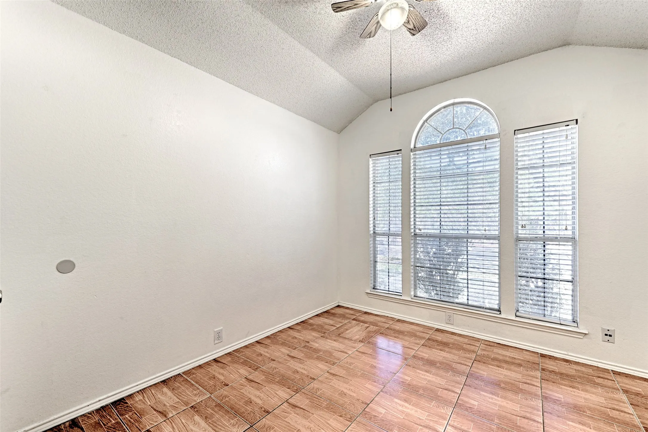 Single Family Residence For Rent in Collin County , 1015 Draycot Court, Allen, Texas 75002, 4 Bedroom, 2 Bathroom, 2 Garage spaces, 2,070 Sqft, built in 1995, mls#21385114, Real Estate Agent in Allen, Homes For Rent in Collin county, Homes For Rent in Allen, Realtor in Allen Texas, Real Estate Brokerage Independent Realty Texas, Luminita Cordes Realtor