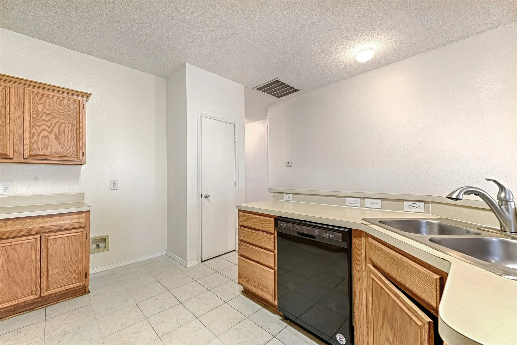 Single Family Residence For Rent in Collin County , 1015 Draycot Court, Allen, Texas 75002, 4 Bedroom, 2 Bathroom, 2 Garage spaces, 2,070 Sqft, built in 1995, mls#21385114, Real Estate Agent in Allen, Homes For Rent in Collin county, Homes For Rent in Allen, Realtor in Allen Texas, Real Estate Brokerage Independent Realty Texas, Luminita Cordes Realtor