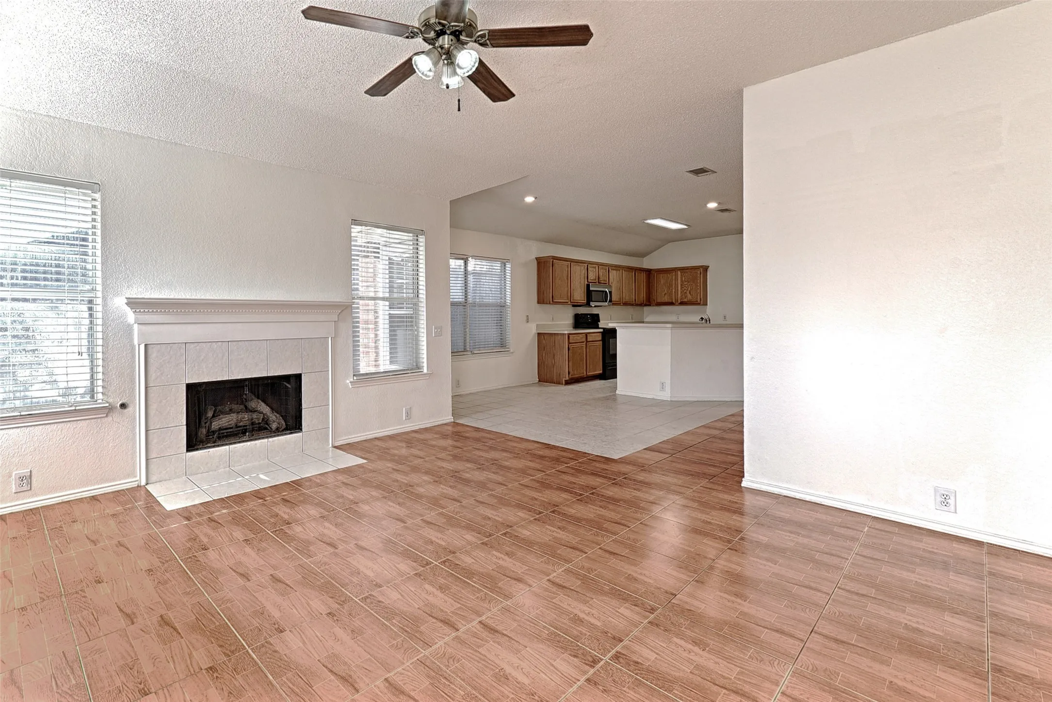 Single Family Residence For Rent in Collin County , 1015 Draycot Court, Allen, Texas 75002, 4 Bedroom, 2 Bathroom, 2 Garage spaces, 2,070 Sqft, built in 1995, mls#21385114, Real Estate Agent in Allen, Homes For Rent in Collin county, Homes For Rent in Allen, Realtor in Allen Texas, Real Estate Brokerage Independent Realty Texas, Luminita Cordes Realtor