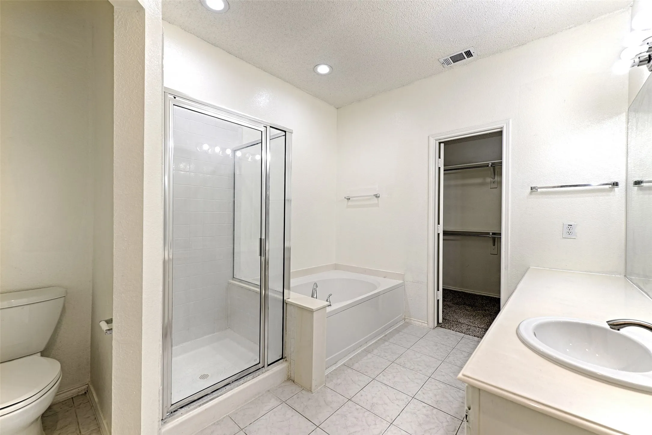 Single Family Residence For Rent in Collin County , 1015 Draycot Court, Allen, Texas 75002, 4 Bedroom, 2 Bathroom, 2 Garage spaces, 2,070 Sqft, built in 1995, mls#21385114, Real Estate Agent in Allen, Homes For Rent in Collin county, Homes For Rent in Allen, Realtor in Allen Texas, Real Estate Brokerage Independent Realty Texas, Luminita Cordes Realtor