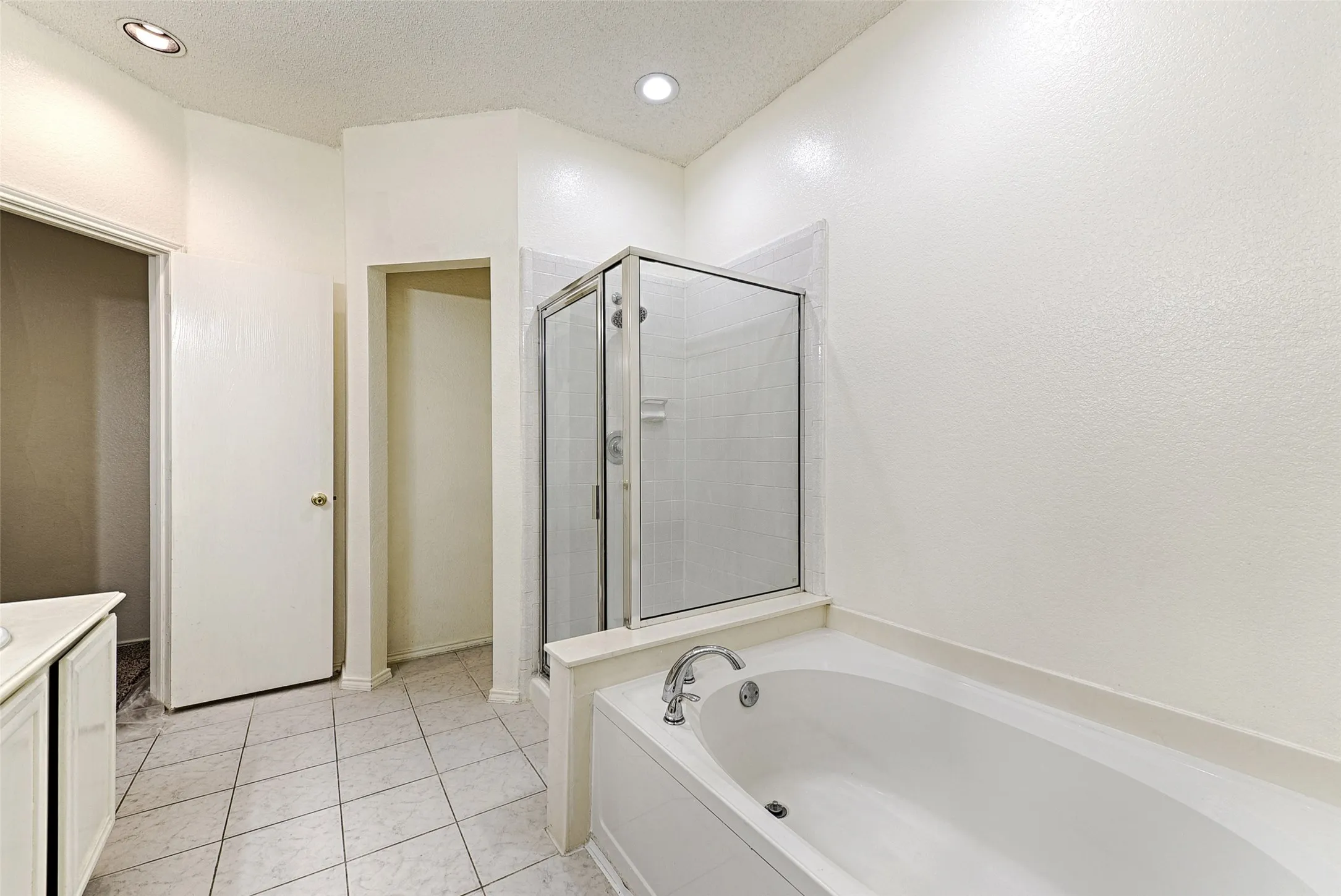 Single Family Residence For Rent in Collin County , 1015 Draycot Court, Allen, Texas 75002, 4 Bedroom, 2 Bathroom, 2 Garage spaces, 2,070 Sqft, built in 1995, mls#21385114, Real Estate Agent in Allen, Homes For Rent in Collin county, Homes For Rent in Allen, Realtor in Allen Texas, Real Estate Brokerage Independent Realty Texas, Luminita Cordes Realtor