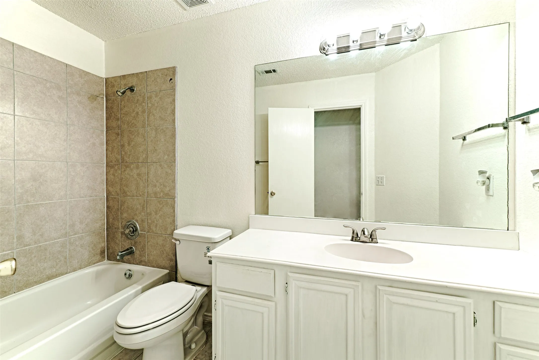 Single Family Residence For Rent in Collin County , 1015 Draycot Court, Allen, Texas 75002, 4 Bedroom, 2 Bathroom, 2 Garage spaces, 2,070 Sqft, built in 1995, mls#21385114, Real Estate Agent in Allen, Homes For Rent in Collin county, Homes For Rent in Allen, Realtor in Allen Texas, Real Estate Brokerage Independent Realty Texas, Luminita Cordes Realtor