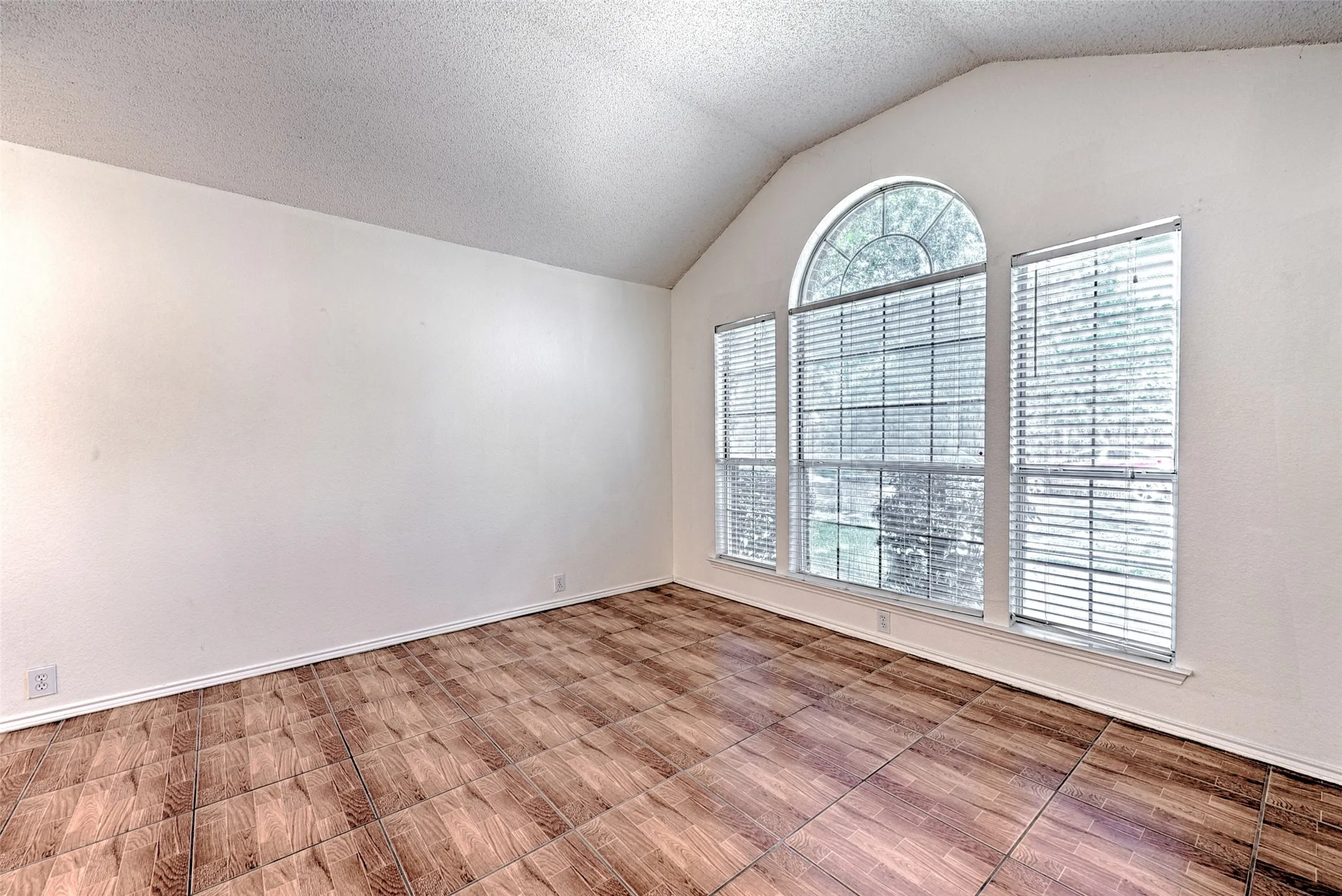 Single Family Residence For Rent in Collin County , 1015 Draycot Court, Allen, Texas 75002, 4 Bedroom, 2 Bathroom, 2 Garage spaces, 2,070 Sqft, built in 1995, mls#21385114, Real Estate Agent in Allen, Homes For Rent in Collin county, Homes For Rent in Allen, Realtor in Allen Texas, Real Estate Brokerage Independent Realty Texas, Luminita Cordes Realtor