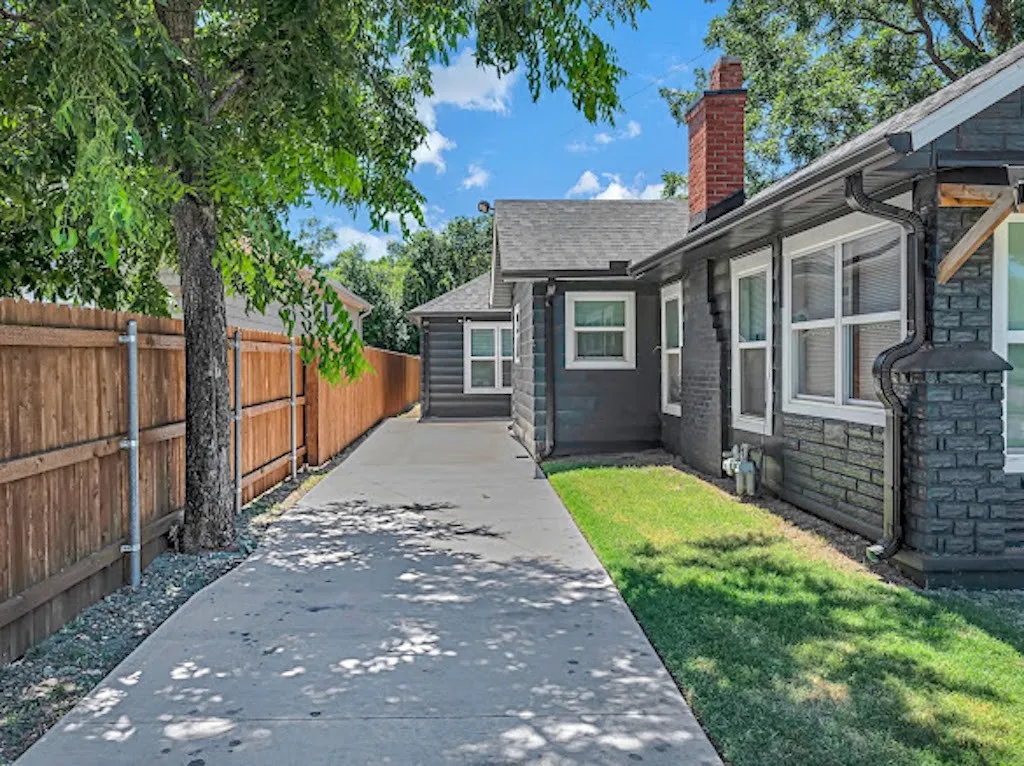 Single Family Residence For Sale in Mc Lennan County , 712 Hines Avenue, Waco, Texas 76706, 3 Bedroom, 2 Bathroom, Garage spaces, 1,811 Sqft, built in 1948, mls#21385106, Real Estate Agent in Waco, Homes For Sale in Mc Lennan county, Homes For Sale in Waco, Realtor in Waco Texas, Real Estate Brokerage Independent Realty Texas, Luminita Cordes Realtor