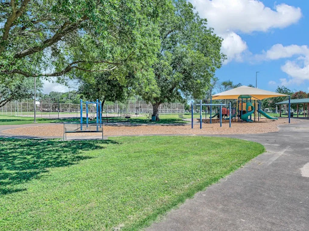Single Family Residence For Sale in Mc Lennan County , 712 Hines Avenue, Waco, Texas 76706, 3 Bedroom, 2 Bathroom, Garage spaces, 1,811 Sqft, built in 1948, mls#21385106, Real Estate Agent in Waco, Homes For Sale in Mc Lennan county, Homes For Sale in Waco, Realtor in Waco Texas, Real Estate Brokerage Independent Realty Texas, Luminita Cordes Realtor