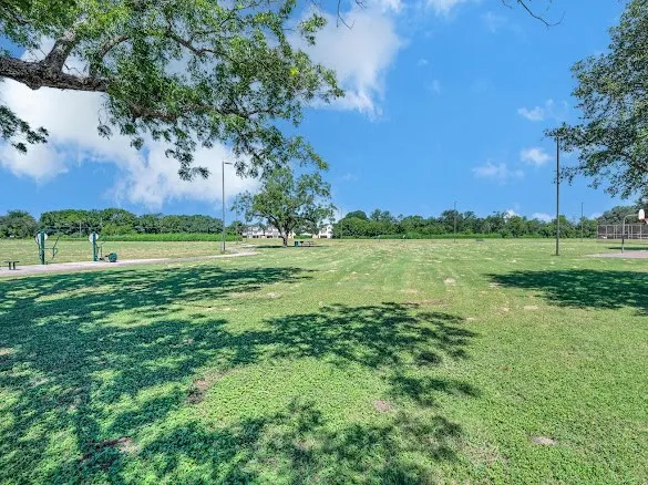 Single Family Residence For Sale in Mc Lennan County , 712 Hines Avenue, Waco, Texas 76706, 3 Bedroom, 2 Bathroom, Garage spaces, 1,811 Sqft, built in 1948, mls#21385106, Real Estate Agent in Waco, Homes For Sale in Mc Lennan county, Homes For Sale in Waco, Realtor in Waco Texas, Real Estate Brokerage Independent Realty Texas, Luminita Cordes Realtor