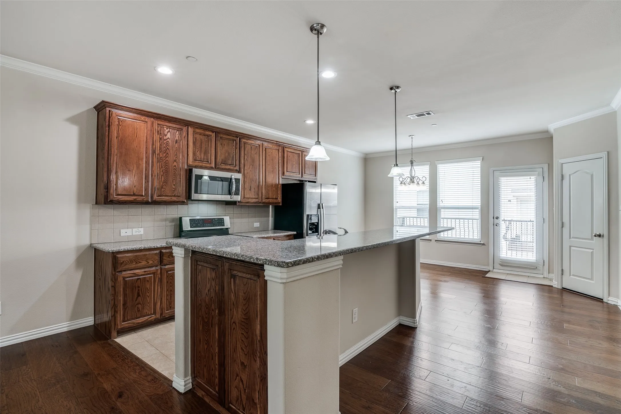 Townhouse For Rent in Denton County , 2500 Rockbrook Drive 29, Lewisville, Texas 75067, 3 Bedroom, 3 Bathroom, 2 Garage spaces, 1,802 Sqft, built in 2012, mls#21385116, Real Estate Agent in Lewisville, Homes For Rent in Denton county, Homes For Rent in Lewisville, Realtor in Lewisville Texas, Real Estate Brokerage Independent Realty Texas, Luminita Cordes Realtor