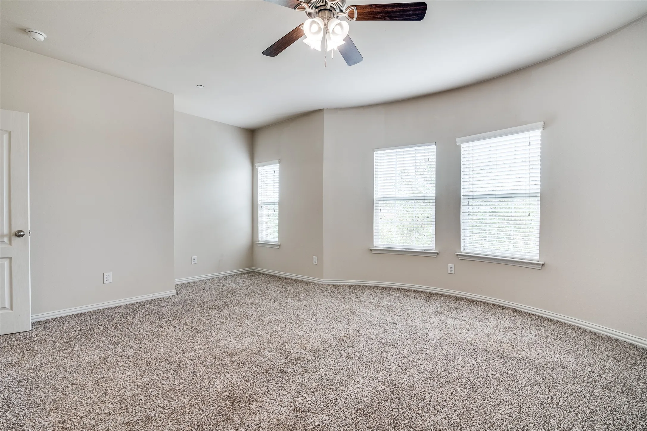 Townhouse For Rent in Denton County , 2500 Rockbrook Drive 29, Lewisville, Texas 75067, 3 Bedroom, 3 Bathroom, 2 Garage spaces, 1,802 Sqft, built in 2012, mls#21385116, Real Estate Agent in Lewisville, Homes For Rent in Denton county, Homes For Rent in Lewisville, Realtor in Lewisville Texas, Real Estate Brokerage Independent Realty Texas, Luminita Cordes Realtor