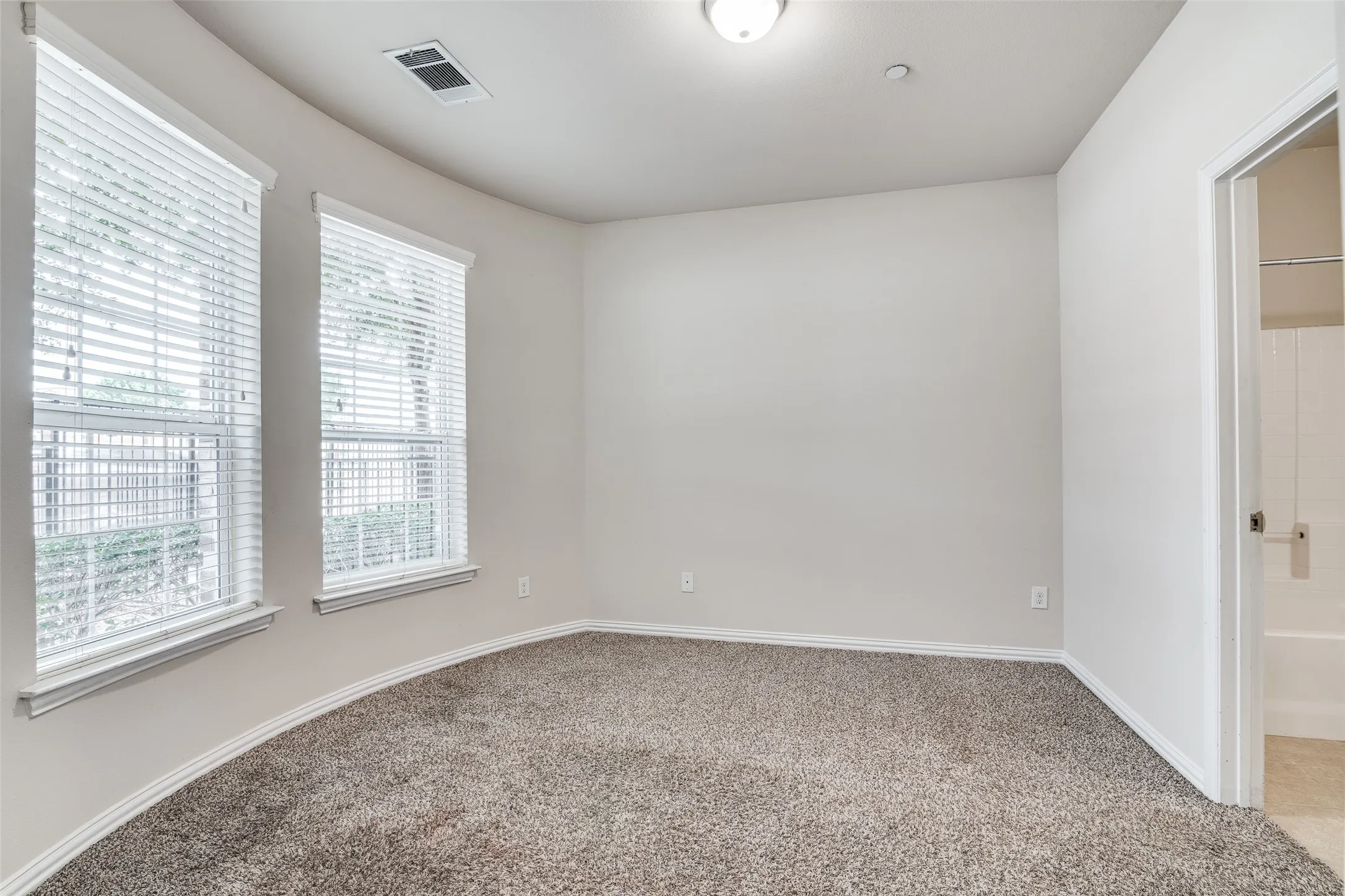 Townhouse For Rent in Denton County , 2500 Rockbrook Drive 29, Lewisville, Texas 75067, 3 Bedroom, 3 Bathroom, 2 Garage spaces, 1,802 Sqft, built in 2012, mls#21385116, Real Estate Agent in Lewisville, Homes For Rent in Denton county, Homes For Rent in Lewisville, Realtor in Lewisville Texas, Real Estate Brokerage Independent Realty Texas, Luminita Cordes Realtor