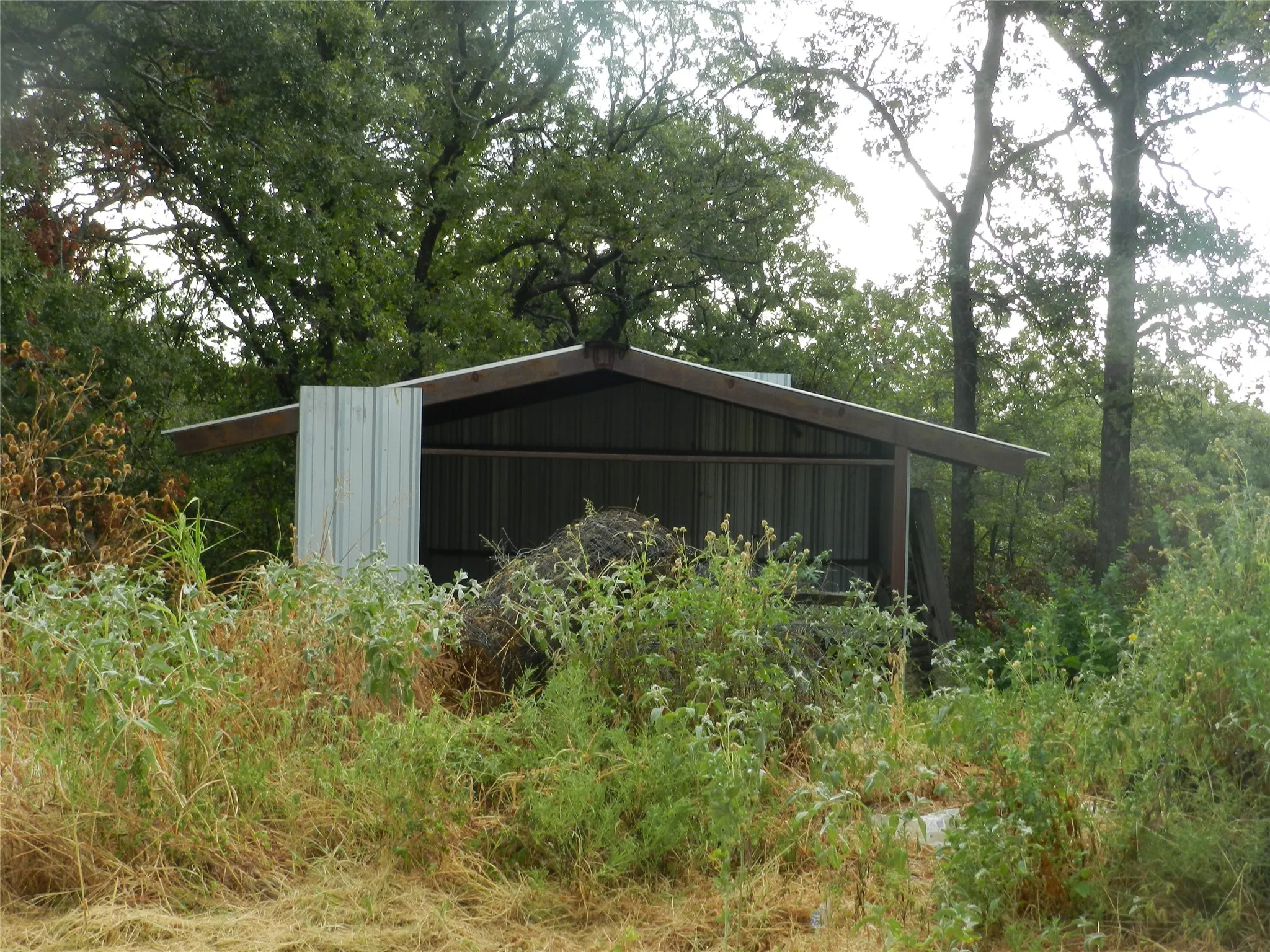 Open-sided metal structure with a sloped roof