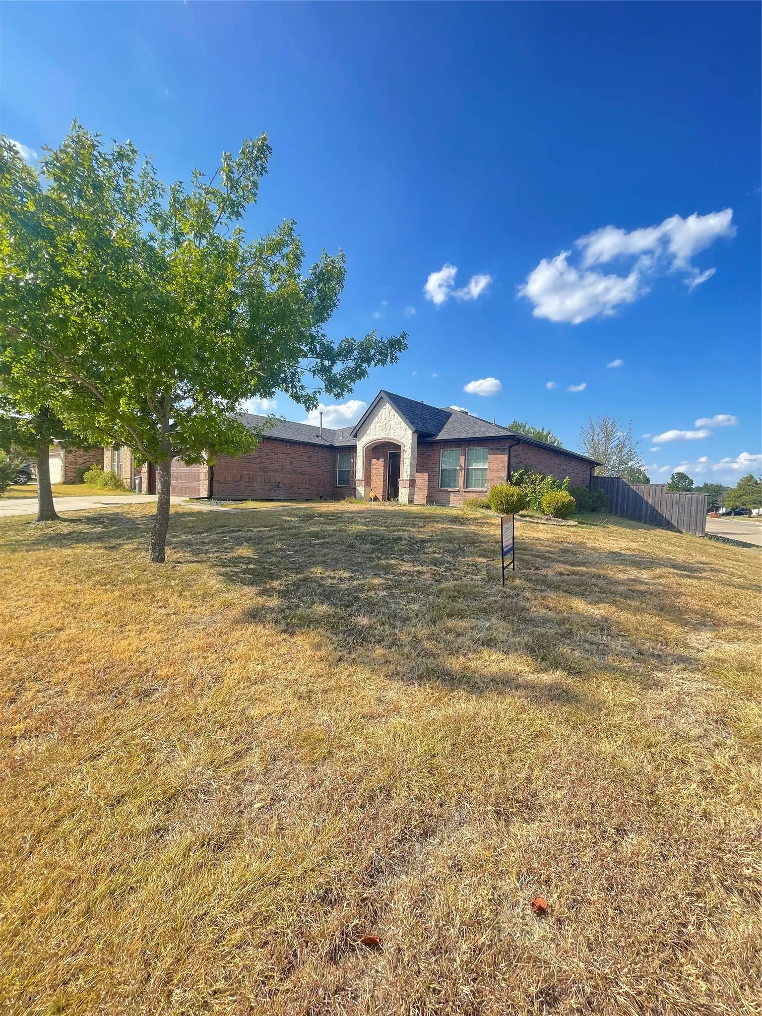 Single Family Residence For Rent in Kaufman County , 2001 Preston Trail, Forney, Texas 75126, 4 Bedroom, 2 Bathroom, 2 Garage spaces, 1,920 Sqft, built in 2006, mls#21384176, Real Estate Agent in Forney, Homes For Rent in Kaufman county, Homes For Rent in Forney, Realtor in Forney Texas, Real Estate Brokerage Independent Realty Texas, Luminita Cordes Realtor