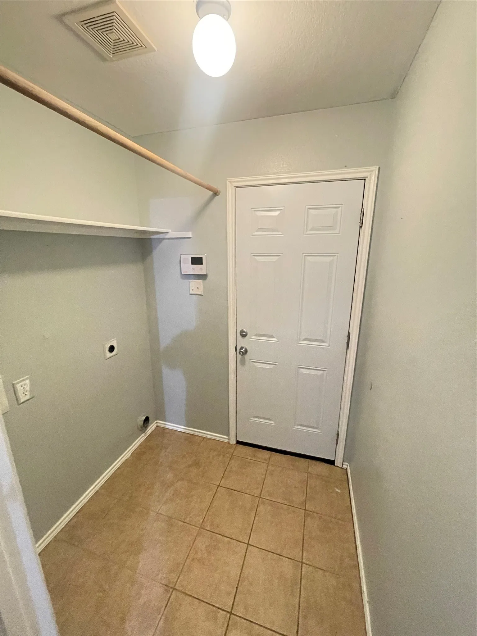 Single Family Residence For Rent in Kaufman County , 2001 Preston Trail, Forney, Texas 75126, 4 Bedroom, 2 Bathroom, 2 Garage spaces, 1,920 Sqft, built in 2006, mls#21384176, Real Estate Agent in Forney, Homes For Rent in Kaufman county, Homes For Rent in Forney, Realtor in Forney Texas, Real Estate Brokerage Independent Realty Texas, Luminita Cordes Realtor