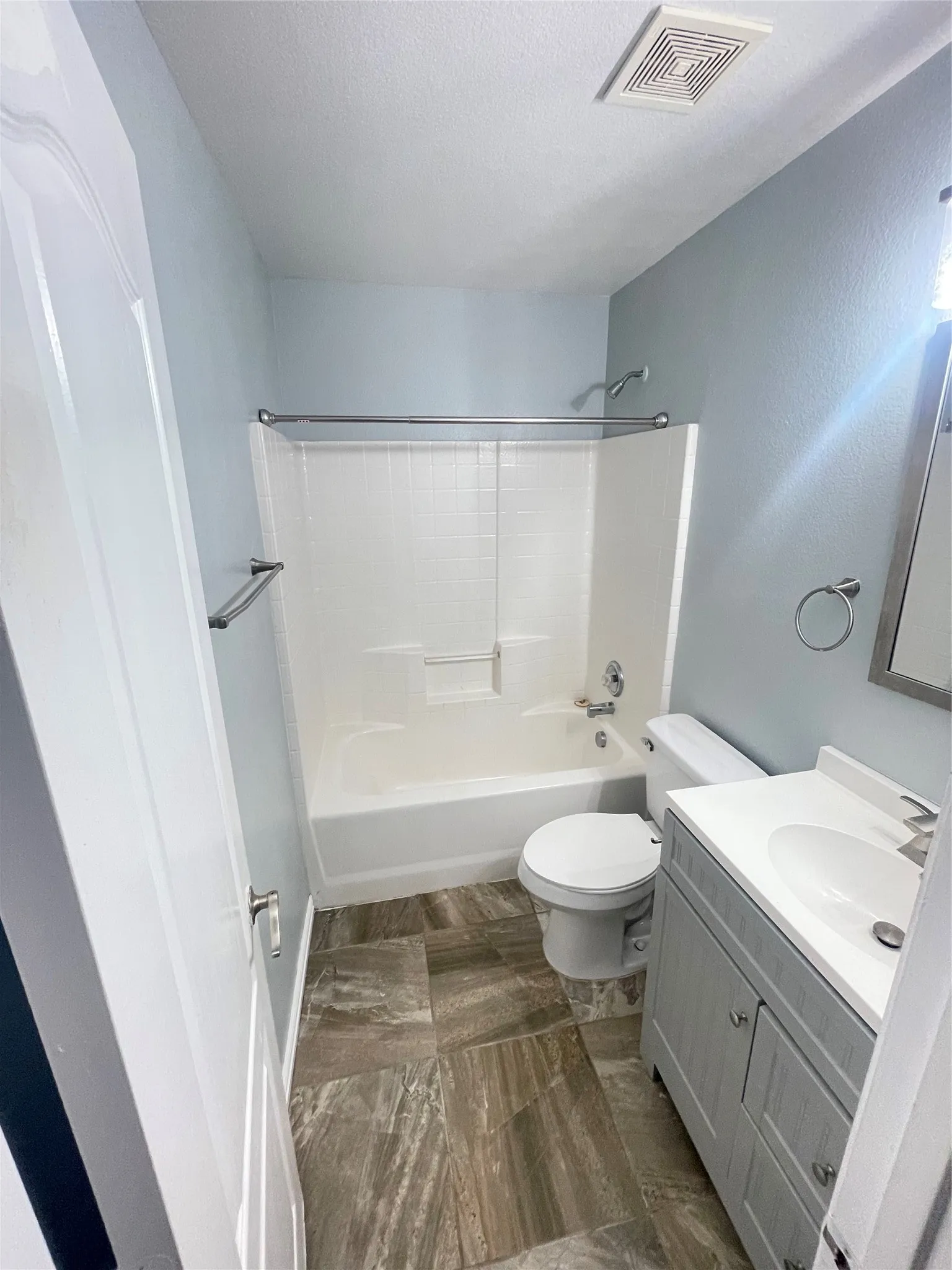 Single Family Residence For Rent in Kaufman County , 2001 Preston Trail, Forney, Texas 75126, 4 Bedroom, 2 Bathroom, 2 Garage spaces, 1,920 Sqft, built in 2006, mls#21384176, Real Estate Agent in Forney, Homes For Rent in Kaufman county, Homes For Rent in Forney, Realtor in Forney Texas, Real Estate Brokerage Independent Realty Texas, Luminita Cordes Realtor