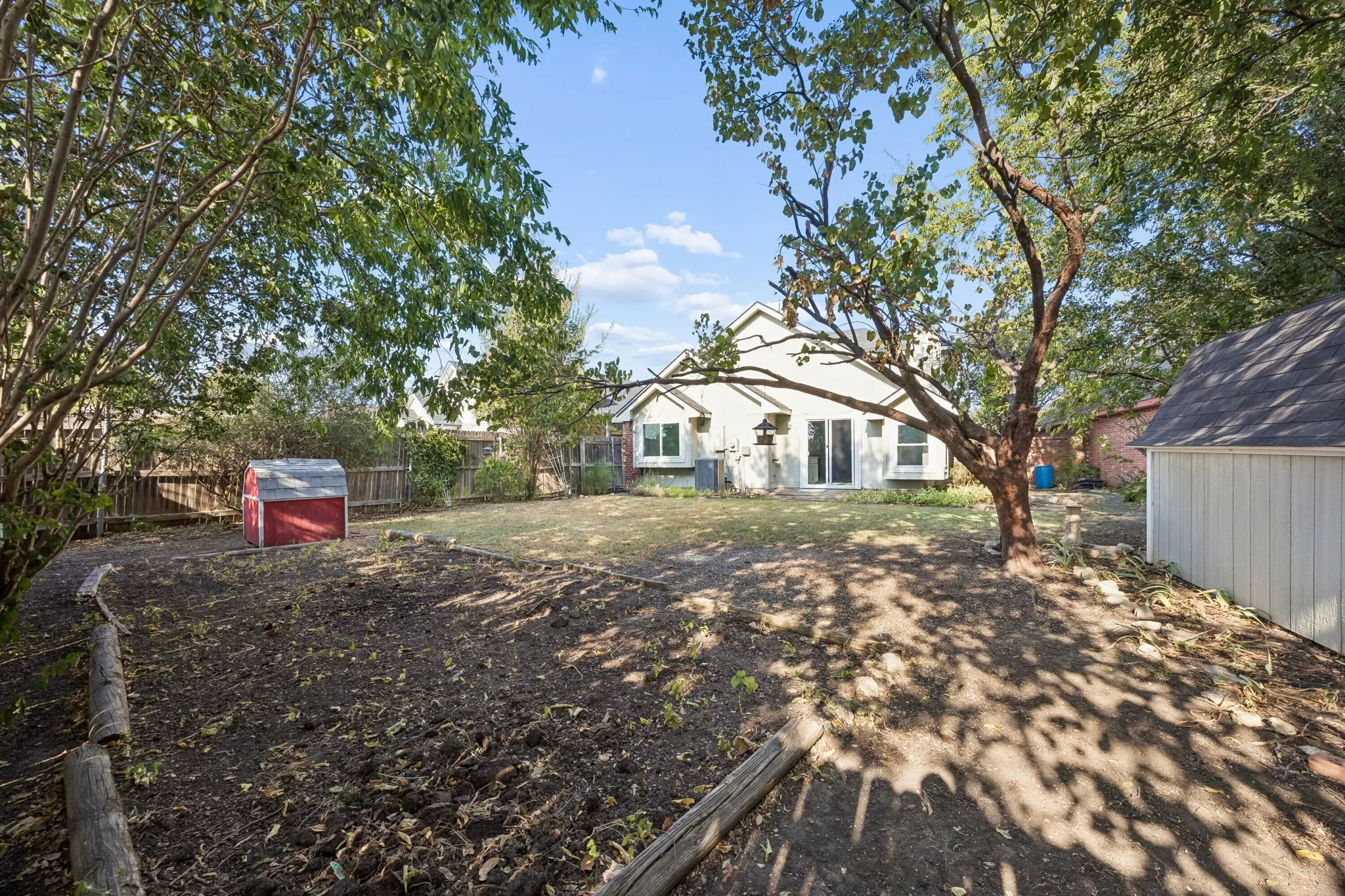 Single Family Residence For Sale in Tarrant County , 6733 Driffield Circle W, North Richland Hills, Texas 76182, 2 Bedroom, 2 Bathroom, 2 Garage spaces, 1,500 Sqft, built in 1987, mls#21382865, Real Estate Agent in North Richland Hills, Homes For Sale in Tarrant county, Homes For Sale in North Richland Hills, Realtor in North Richland Hills Texas, Real Estate Brokerage Independent Realty Texas, Luminita Cordes Realtor