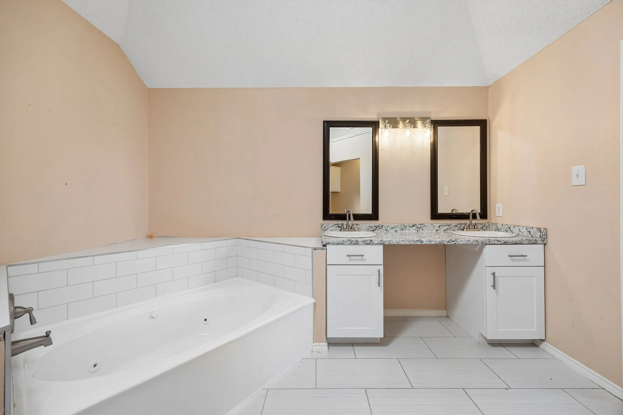 Single Family Residence For Sale in Tarrant County , 6733 Driffield Circle W, North Richland Hills, Texas 76182, 2 Bedroom, 2 Bathroom, 2 Garage spaces, 1,500 Sqft, built in 1987, mls#21382865, Real Estate Agent in North Richland Hills, Homes For Sale in Tarrant county, Homes For Sale in North Richland Hills, Realtor in North Richland Hills Texas, Real Estate Brokerage Independent Realty Texas, Luminita Cordes Realtor