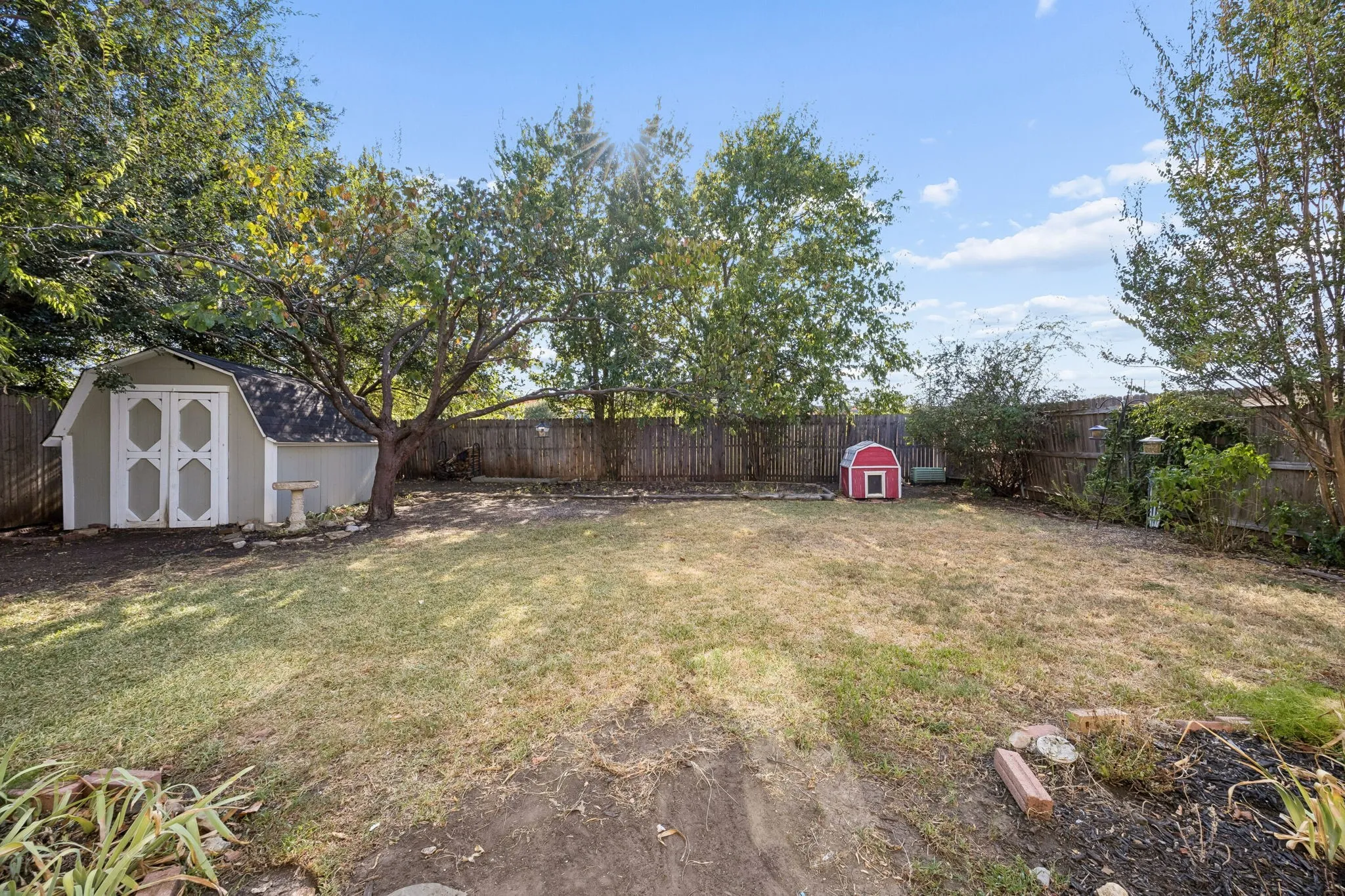 Single Family Residence For Sale in Tarrant County , 6733 Driffield Circle W, North Richland Hills, Texas 76182, 2 Bedroom, 2 Bathroom, 2 Garage spaces, 1,500 Sqft, built in 1987, mls#21382865, Real Estate Agent in North Richland Hills, Homes For Sale in Tarrant county, Homes For Sale in North Richland Hills, Realtor in North Richland Hills Texas, Real Estate Brokerage Independent Realty Texas, Luminita Cordes Realtor