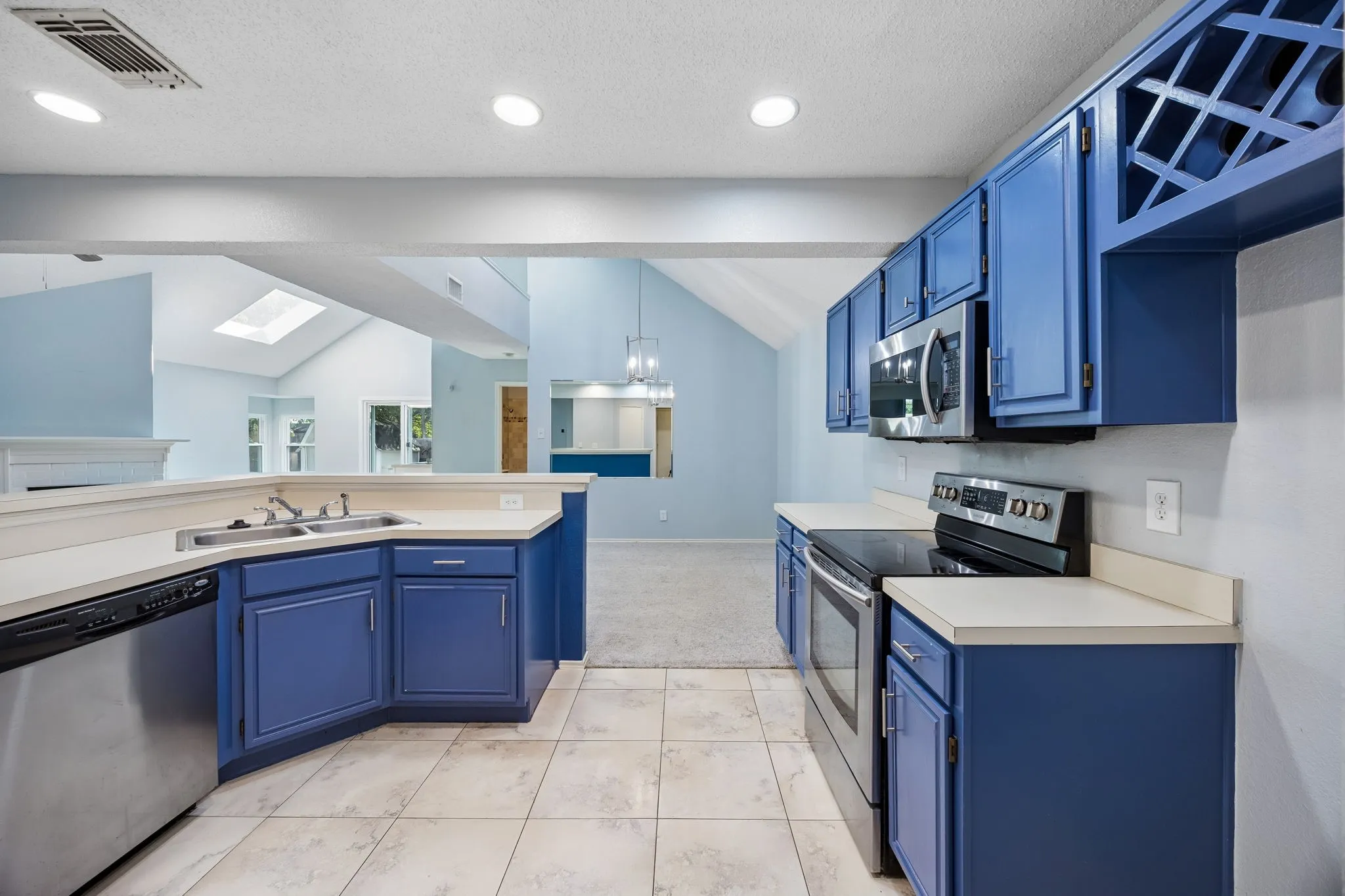 Single Family Residence For Sale in Tarrant County , 6733 Driffield Circle W, North Richland Hills, Texas 76182, 2 Bedroom, 2 Bathroom, 2 Garage spaces, 1,500 Sqft, built in 1987, mls#21382865, Real Estate Agent in North Richland Hills, Homes For Sale in Tarrant county, Homes For Sale in North Richland Hills, Realtor in North Richland Hills Texas, Real Estate Brokerage Independent Realty Texas, Luminita Cordes Realtor