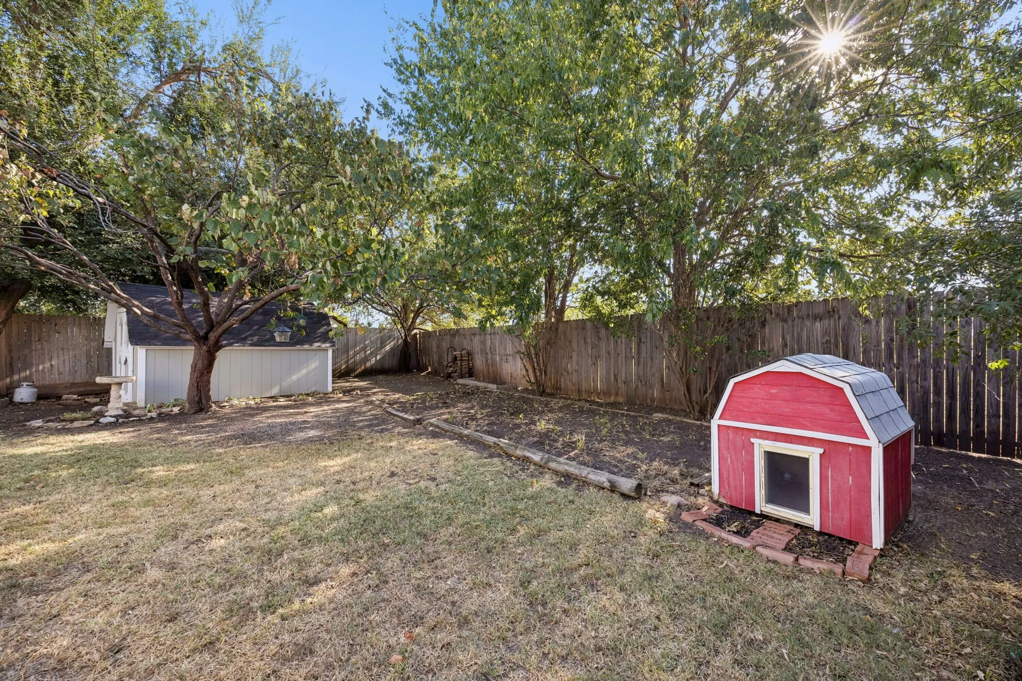 Single Family Residence For Sale in Tarrant County , 6733 Driffield Circle W, North Richland Hills, Texas 76182, 2 Bedroom, 2 Bathroom, 2 Garage spaces, 1,500 Sqft, built in 1987, mls#21382865, Real Estate Agent in North Richland Hills, Homes For Sale in Tarrant county, Homes For Sale in North Richland Hills, Realtor in North Richland Hills Texas, Real Estate Brokerage Independent Realty Texas, Luminita Cordes Realtor