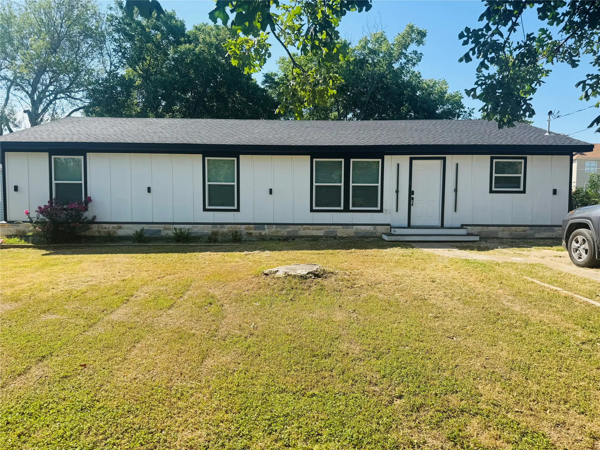Single Family Residence For Sale in Mc Lennan County , 3830 Colina Lane, Waco, Texas 76705, 4 Bedroom, 3 Bathroom, Garage spaces, 1,376 Sqft, built in 1955, mls#21385138, Real Estate Agent in Waco, Homes For Sale in Mc Lennan county, Homes For Sale in Waco, Realtor in Waco Texas, Real Estate Brokerage Independent Realty Texas, Luminita Cordes Realtor