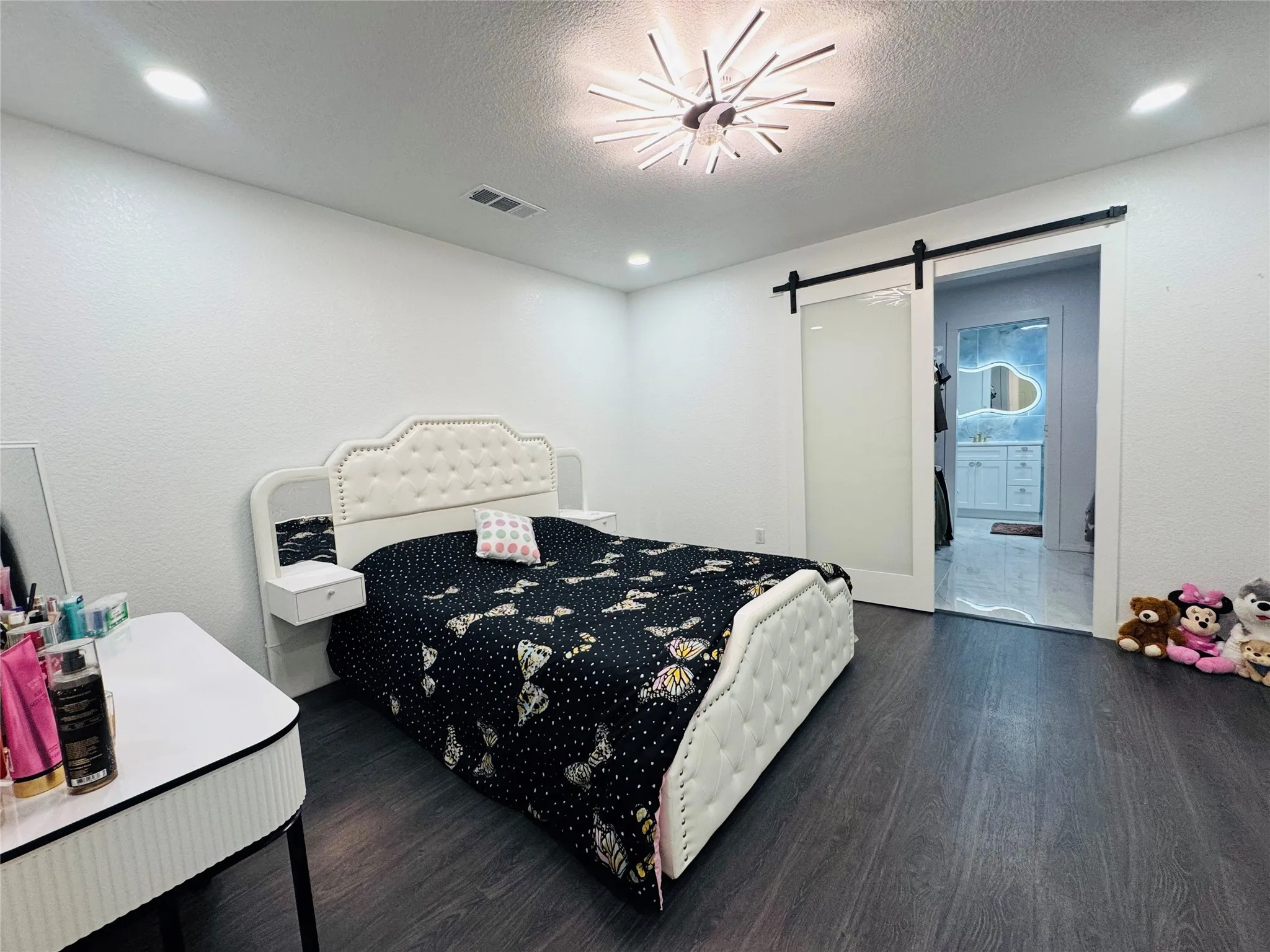 Dark wood-finish flooring, recessed lighting, and a modern ceiling fixture