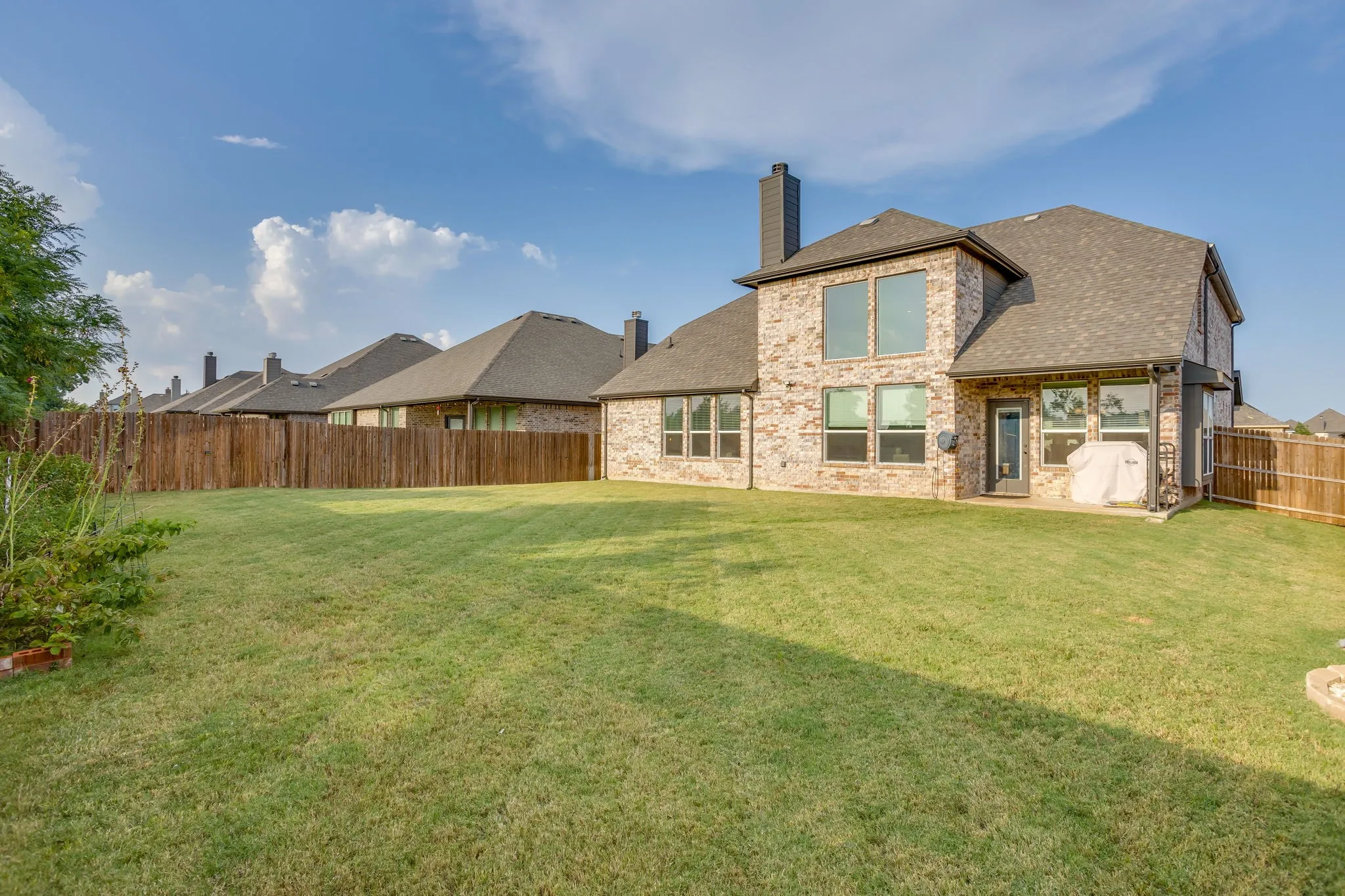 Single Family Residence For Rent in Johnson County , 117 Mockingbird Hill Drive, Joshua, Texas 76058, 4 Bedroom, 4 Bathroom, 2 Garage spaces, 3,168 Sqft, built in 2022, mls#21384161, Real Estate Agent in Joshua, Homes For Rent in Johnson county, Homes For Rent in Joshua, Realtor in Joshua Texas, Real Estate Brokerage Independent Realty Texas, Luminita Cordes Realtor
