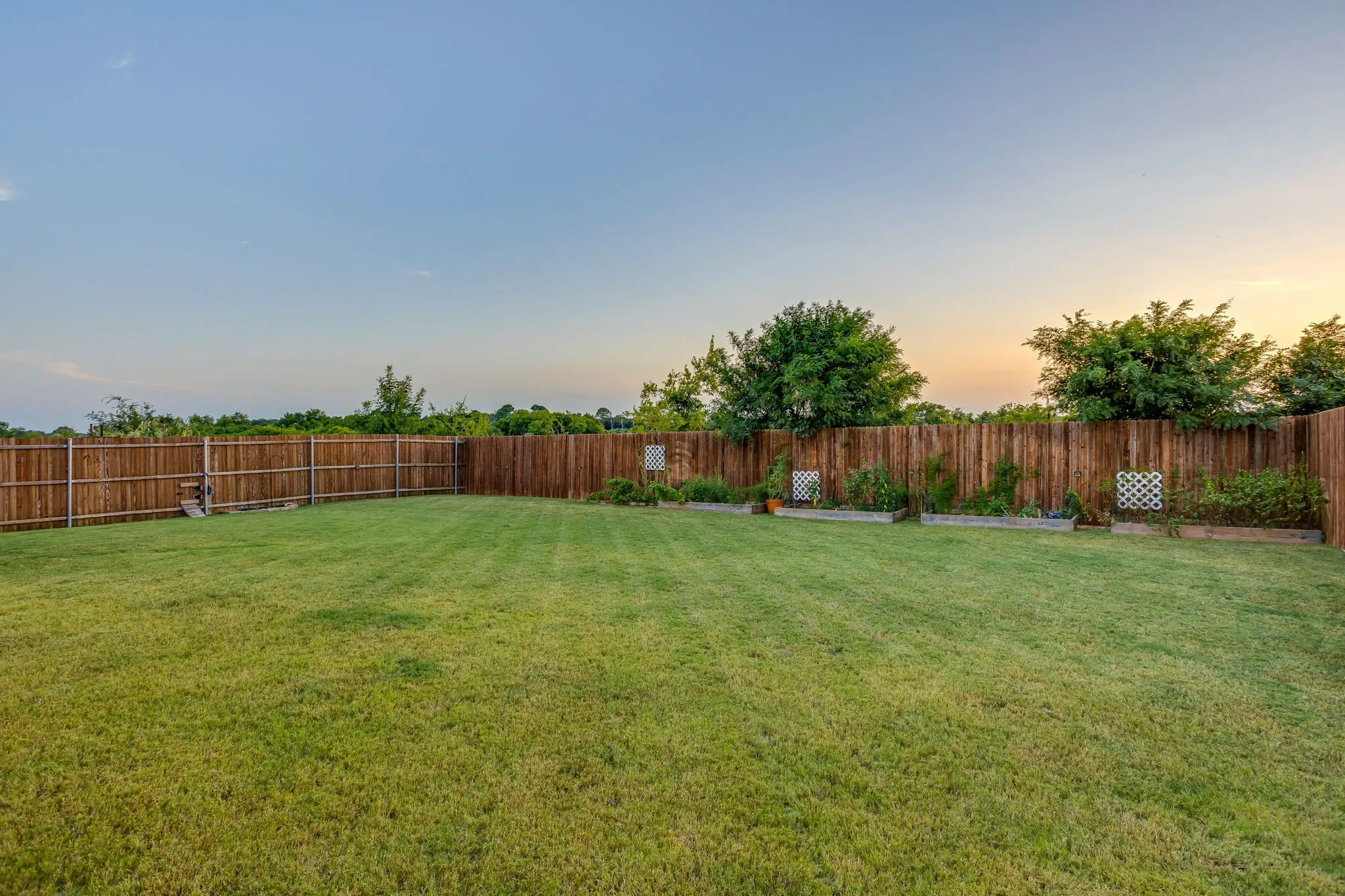 Single Family Residence For Rent in Johnson County , 117 Mockingbird Hill Drive, Joshua, Texas 76058, 4 Bedroom, 4 Bathroom, 2 Garage spaces, 3,168 Sqft, built in 2022, mls#21384161, Real Estate Agent in Joshua, Homes For Rent in Johnson county, Homes For Rent in Joshua, Realtor in Joshua Texas, Real Estate Brokerage Independent Realty Texas, Luminita Cordes Realtor