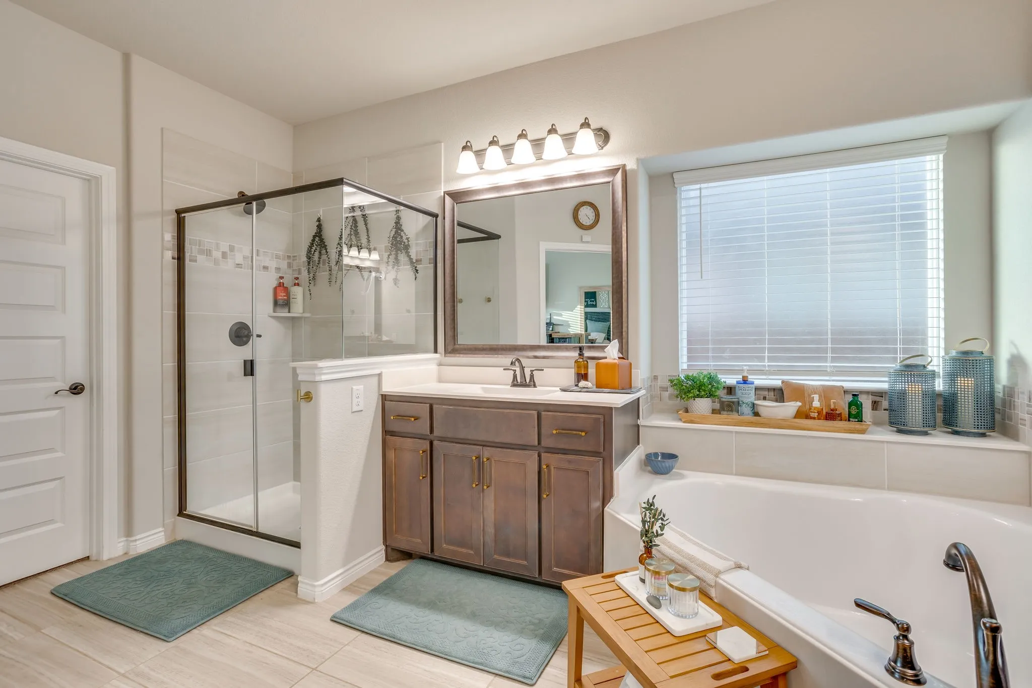 Single Family Residence For Rent in Johnson County , 117 Mockingbird Hill Drive, Joshua, Texas 76058, 4 Bedroom, 4 Bathroom, 2 Garage spaces, 3,168 Sqft, built in 2022, mls#21384161, Real Estate Agent in Joshua, Homes For Rent in Johnson county, Homes For Rent in Joshua, Realtor in Joshua Texas, Real Estate Brokerage Independent Realty Texas, Luminita Cordes Realtor