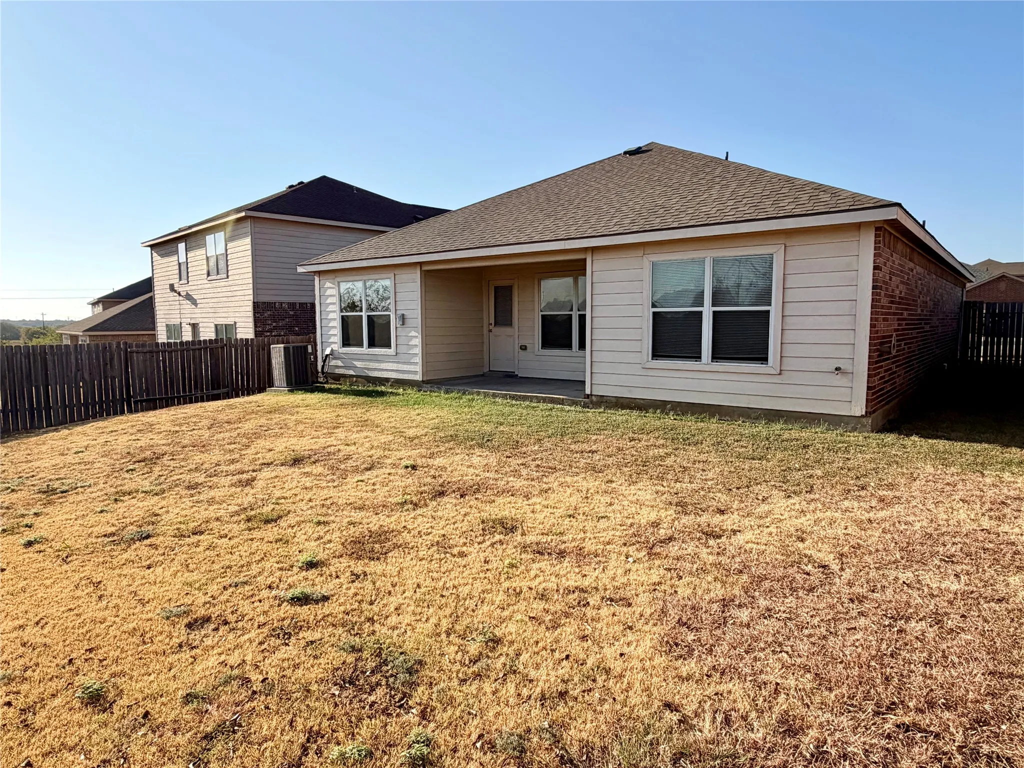 Single Family Residence For Sale in Wise County , 118 Chisholm Springs Court, Newark, Texas 76071, 3 Bedroom, 2 Bathroom, 2 Garage spaces, 1,330 Sqft, built in 2011, mls#21385078, Real Estate Agent in Newark, Homes For Sale in Wise county, Homes For Sale in Newark, Realtor in Newark Texas, Real Estate Brokerage Independent Realty Texas, Luminita Cordes Realtor
