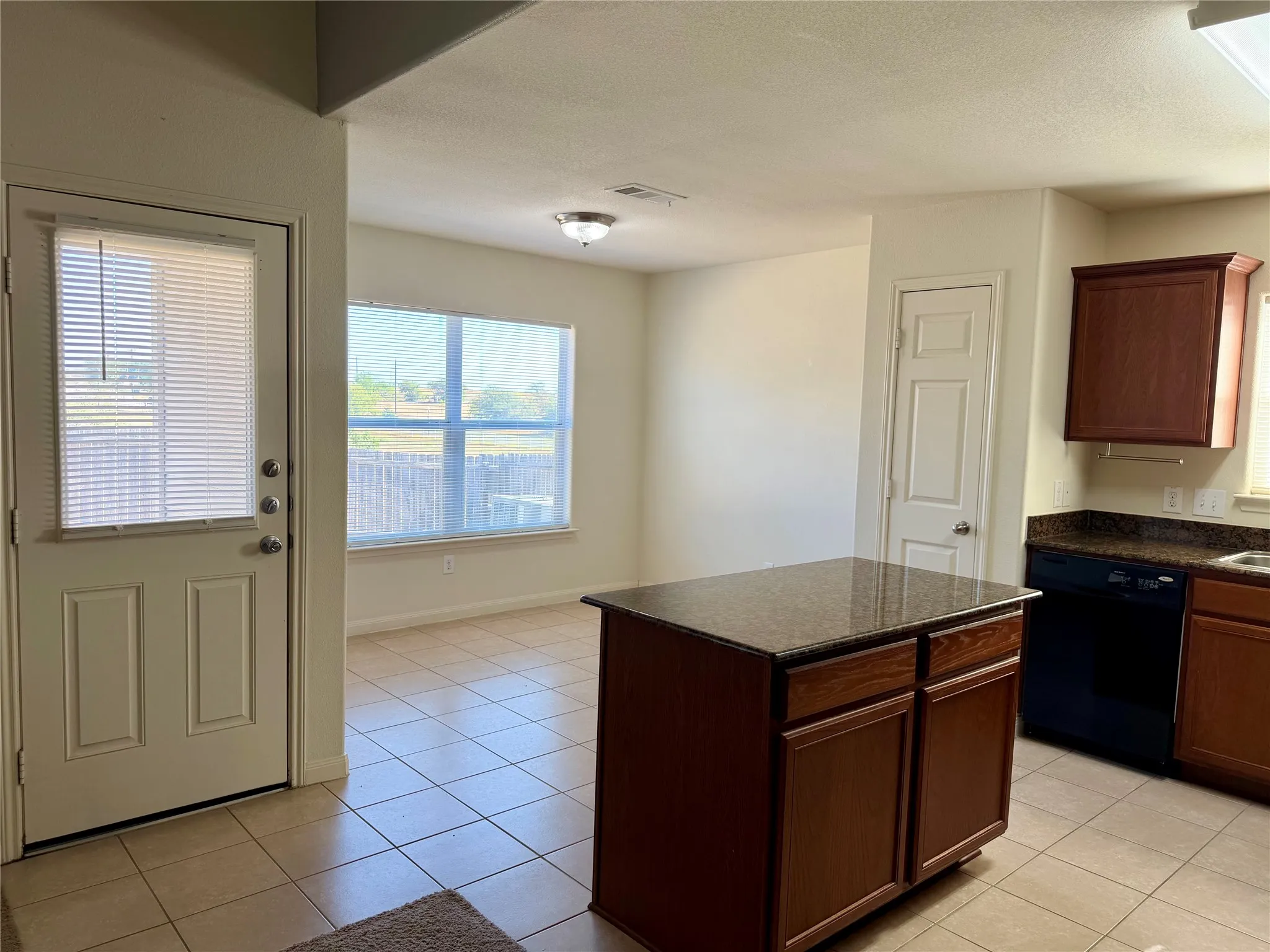 Single Family Residence For Sale in Wise County , 118 Chisholm Springs Court, Newark, Texas 76071, 3 Bedroom, 2 Bathroom, 2 Garage spaces, 1,330 Sqft, built in 2011, mls#21385078, Real Estate Agent in Newark, Homes For Sale in Wise county, Homes For Sale in Newark, Realtor in Newark Texas, Real Estate Brokerage Independent Realty Texas, Luminita Cordes Realtor