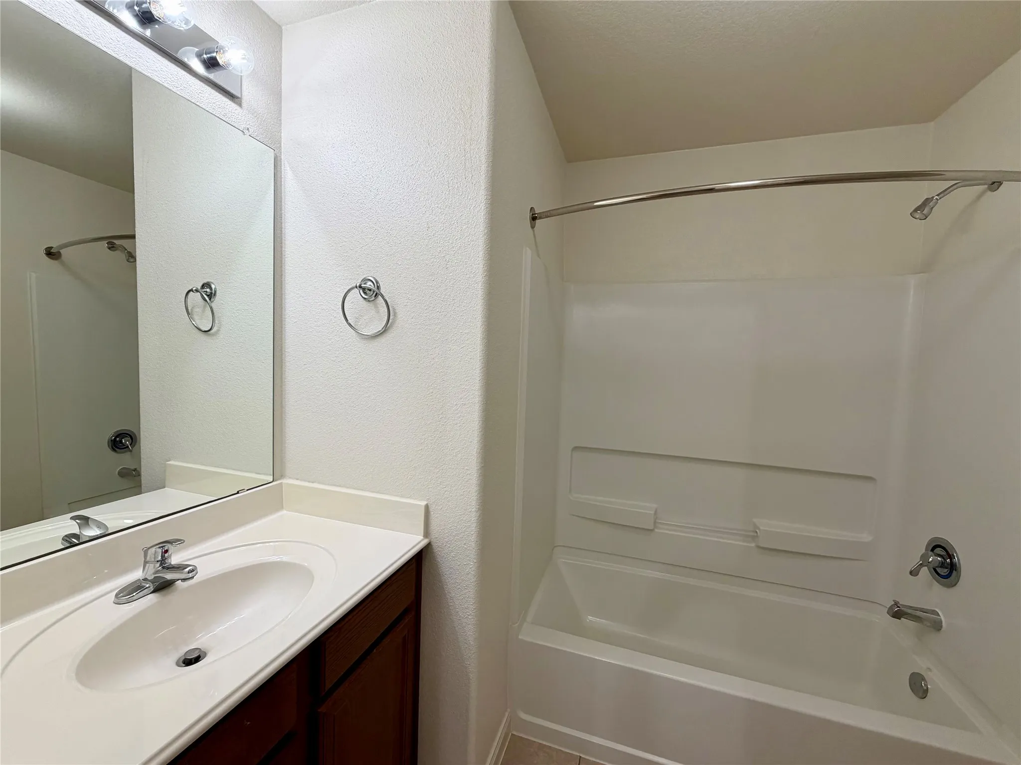 Single Family Residence For Sale in Wise County , 118 Chisholm Springs Court, Newark, Texas 76071, 3 Bedroom, 2 Bathroom, 2 Garage spaces, 1,330 Sqft, built in 2011, mls#21385078, Real Estate Agent in Newark, Homes For Sale in Wise county, Homes For Sale in Newark, Realtor in Newark Texas, Real Estate Brokerage Independent Realty Texas, Luminita Cordes Realtor