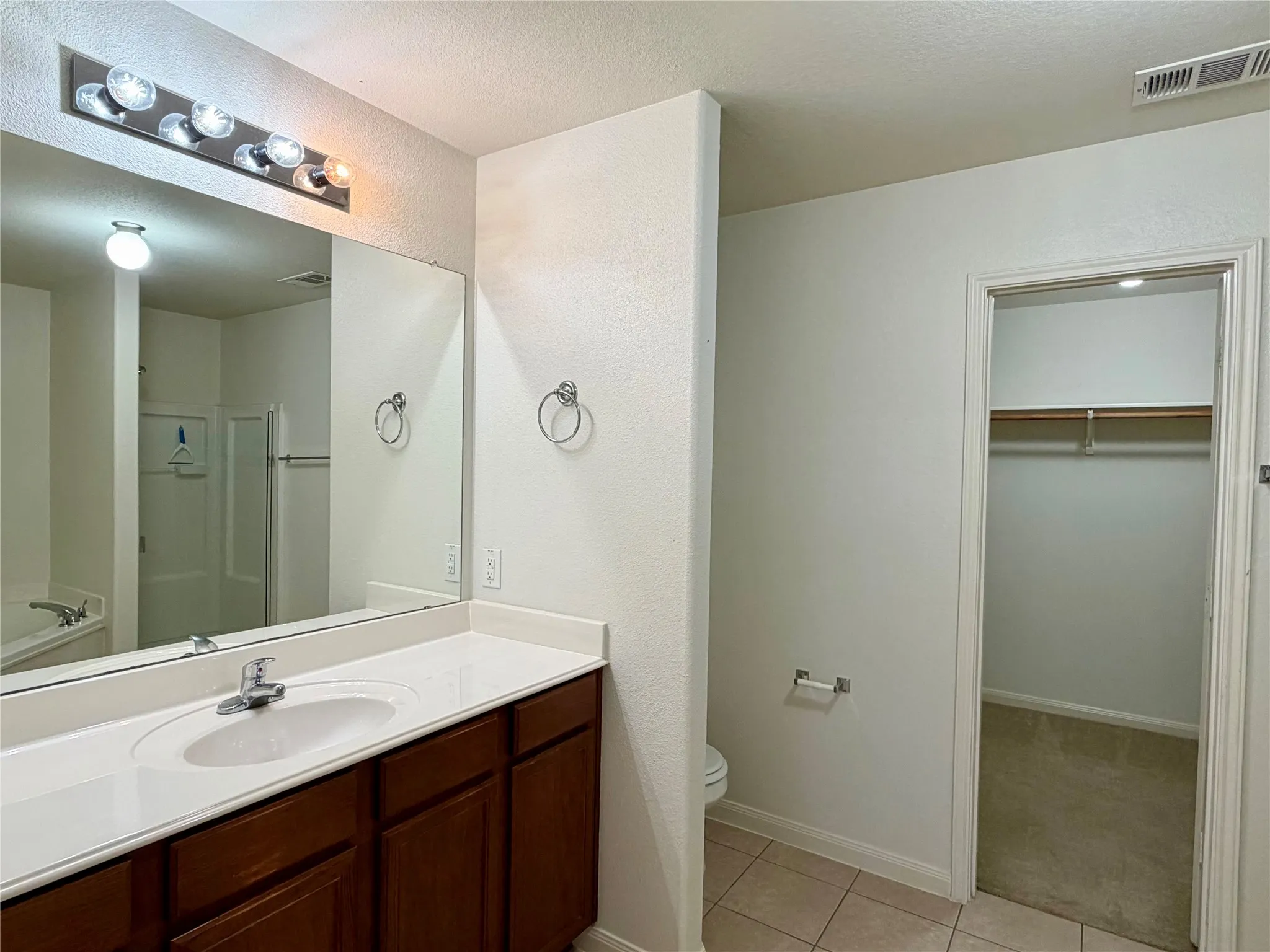 Single Family Residence For Sale in Wise County , 118 Chisholm Springs Court, Newark, Texas 76071, 3 Bedroom, 2 Bathroom, 2 Garage spaces, 1,330 Sqft, built in 2011, mls#21385078, Real Estate Agent in Newark, Homes For Sale in Wise county, Homes For Sale in Newark, Realtor in Newark Texas, Real Estate Brokerage Independent Realty Texas, Luminita Cordes Realtor