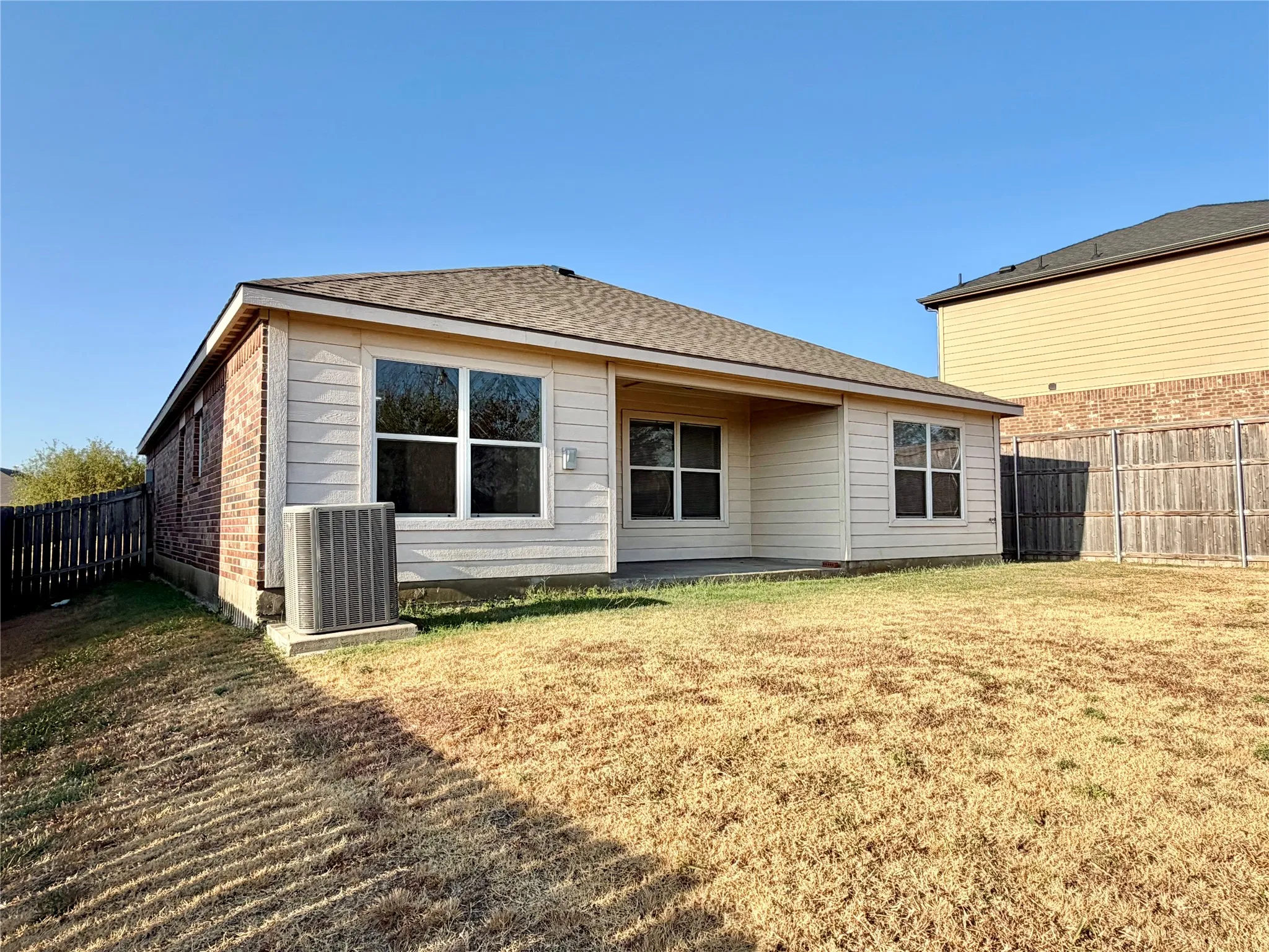 Single Family Residence For Sale in Wise County , 118 Chisholm Springs Court, Newark, Texas 76071, 3 Bedroom, 2 Bathroom, 2 Garage spaces, 1,330 Sqft, built in 2011, mls#21385078, Real Estate Agent in Newark, Homes For Sale in Wise county, Homes For Sale in Newark, Realtor in Newark Texas, Real Estate Brokerage Independent Realty Texas, Luminita Cordes Realtor