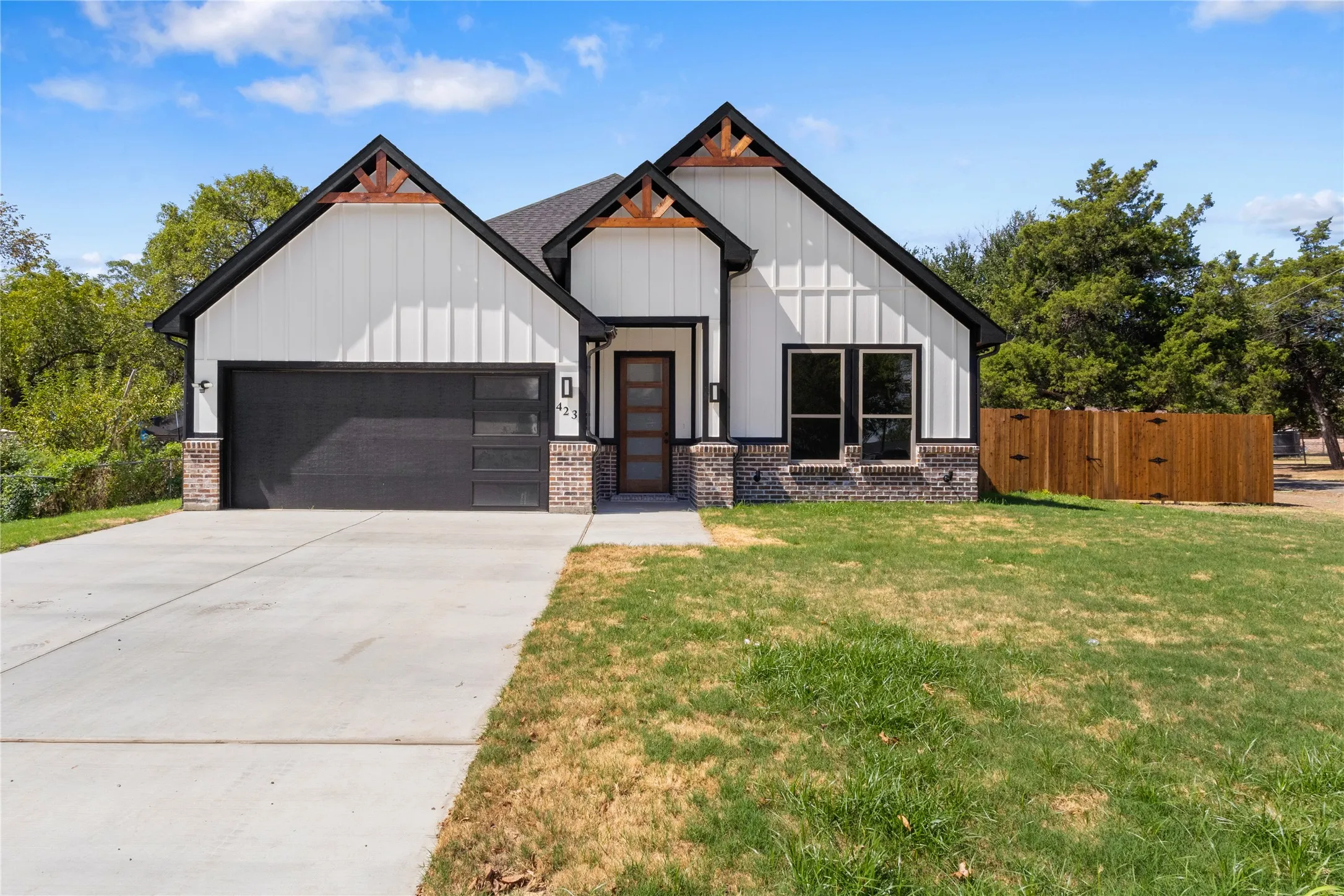 Single Family Residence For Sale in Navarro County , 502 S 14th St, Corsicana, Texas 75110, 4 Bedroom, 2 Bathroom, 2 Garage spaces, 2,001 Sqft, built in 2026, mls#21385035, Real Estate Agent in Corsicana, Homes For Sale in Navarro county, Homes For Sale in Corsicana, Realtor in Corsicana Texas, Real Estate Brokerage Independent Realty Texas, Luminita Cordes Realtor