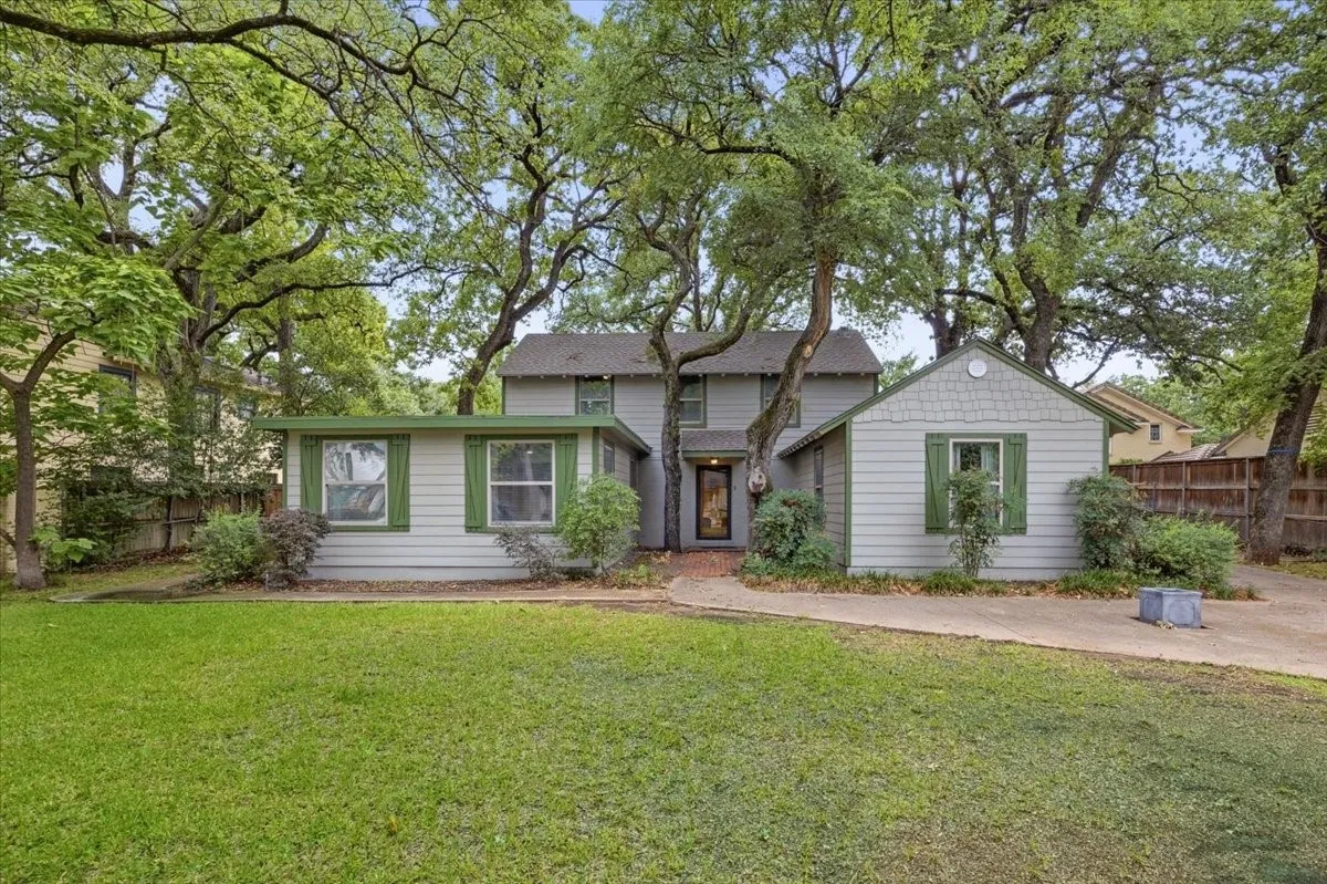 Single Family Residence For Rent in Tarrant County , 401 N Bailey Avenue, Fort Worth, Texas 76107, 4 Bedroom, 3 Bathroom, Garage spaces, 3,633 Sqft, built in 1946, mls#21382573, Real Estate Agent in Fort Worth, Homes For Rent in Tarrant county, Homes For Rent in Fort Worth, Realtor in Fort Worth Texas, Real Estate Brokerage Independent Realty Texas, Luminita Cordes Realtor