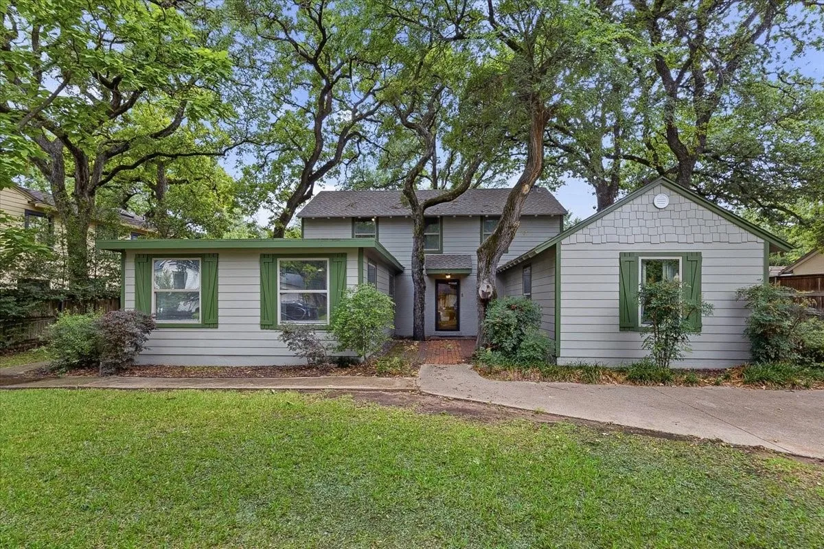 Single Family Residence For Rent in Tarrant County , 401 N Bailey Avenue, Fort Worth, Texas 76107, 4 Bedroom, 3 Bathroom, Garage spaces, 3,633 Sqft, built in 1946, mls#21382573, Real Estate Agent in Fort Worth, Homes For Rent in Tarrant county, Homes For Rent in Fort Worth, Realtor in Fort Worth Texas, Real Estate Brokerage Independent Realty Texas, Luminita Cordes Realtor